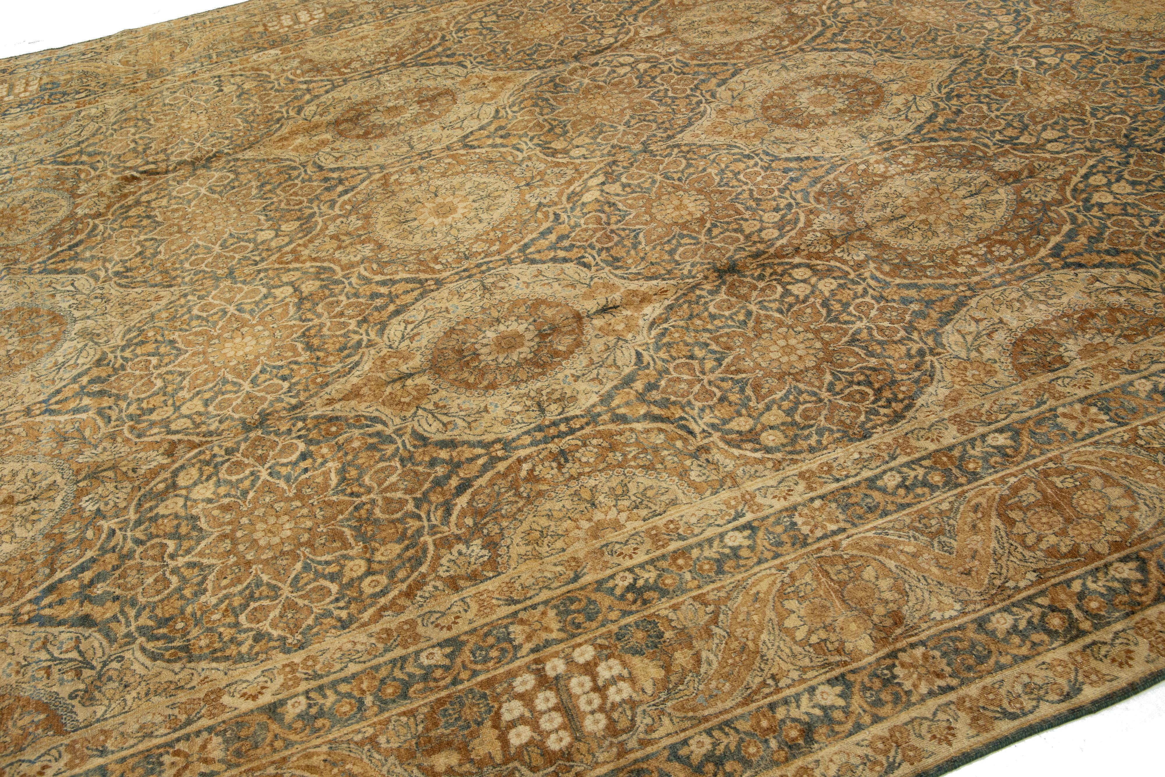 Kirman Tapis persan ancien Kerman bleu fait à la main avec un motif sur toute la surface en vente