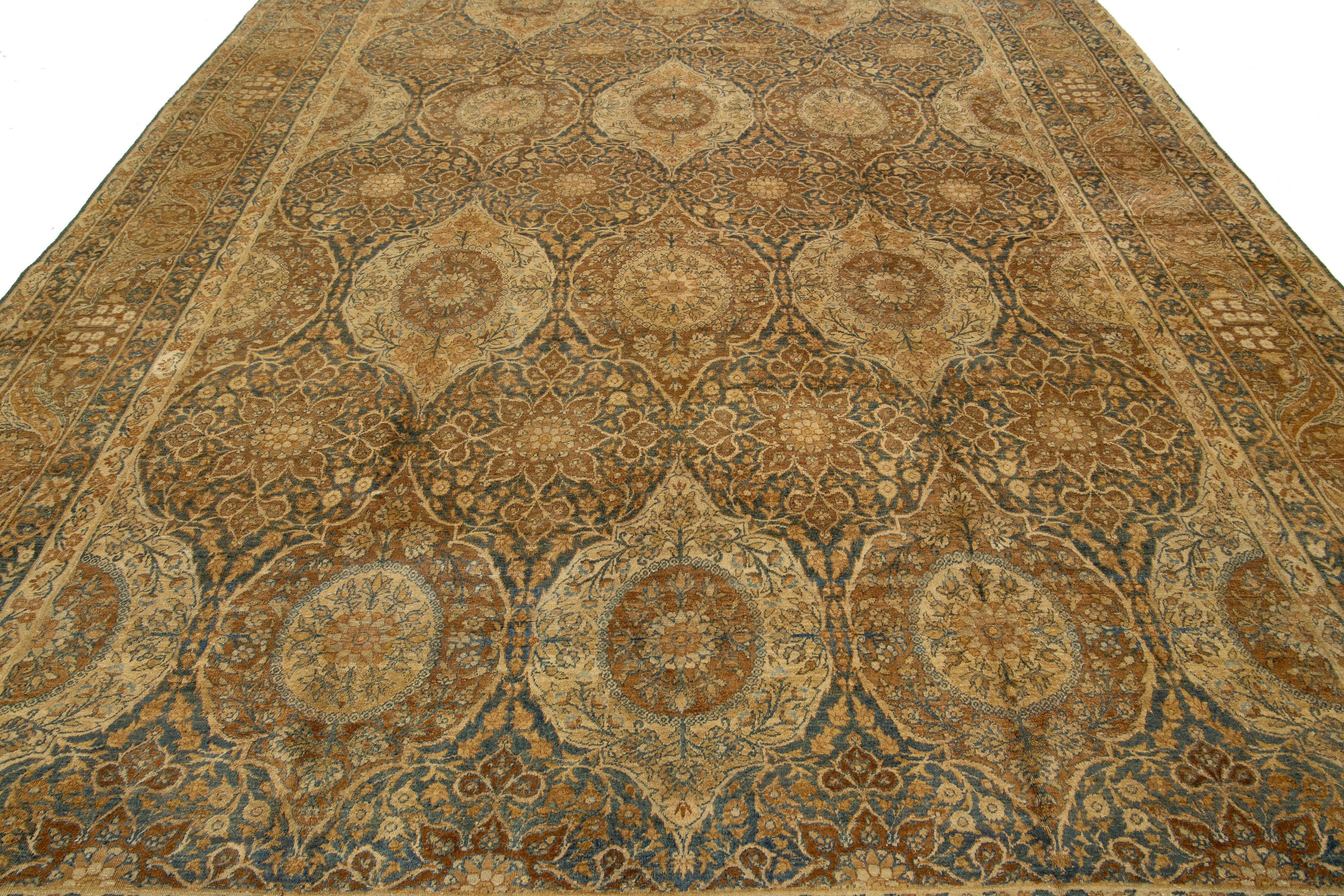 XIXe siècle Tapis persan ancien Kerman bleu fait à la main avec un motif sur toute la surface en vente