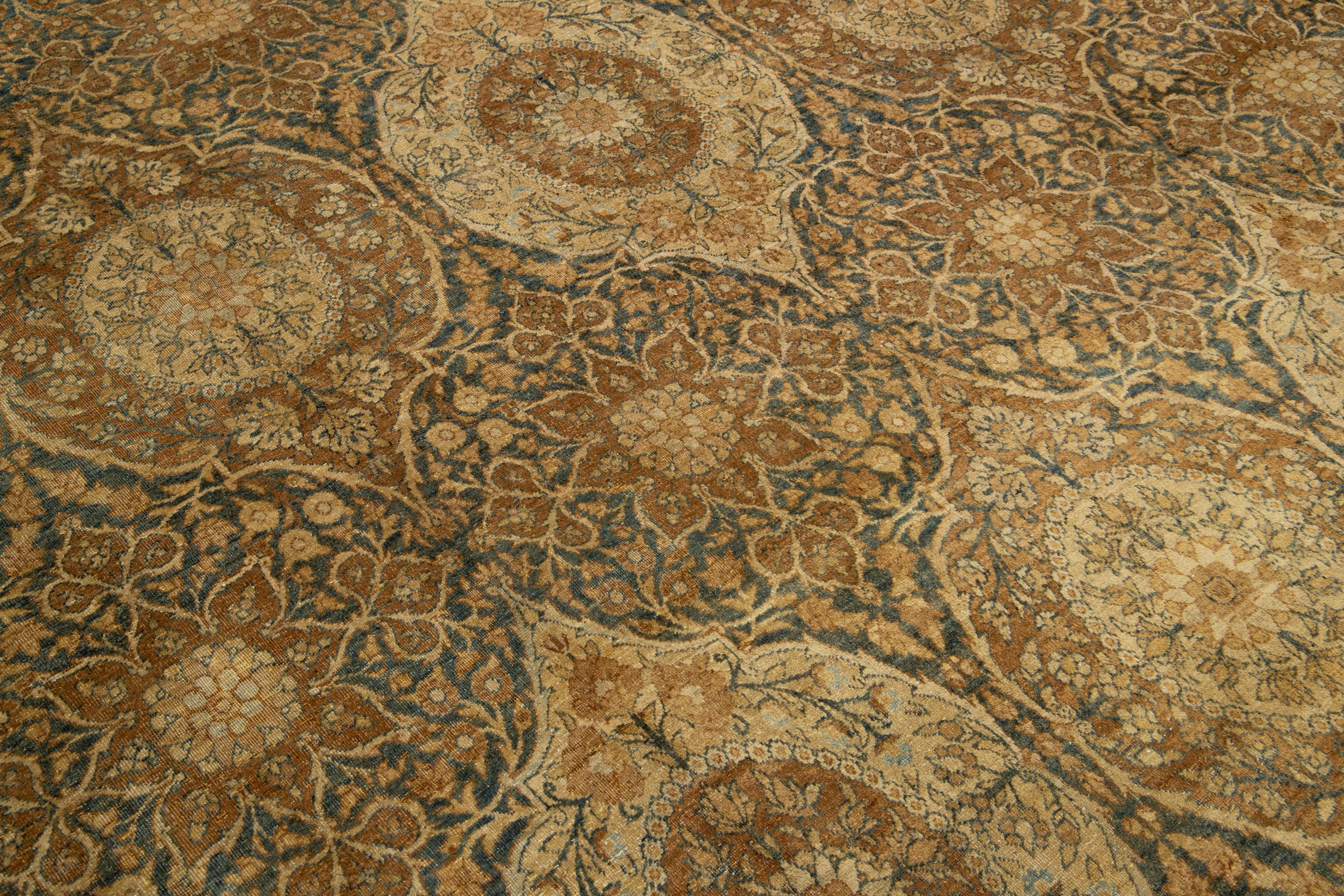 Laine Tapis persan ancien Kerman bleu fait à la main avec un motif sur toute la surface en vente