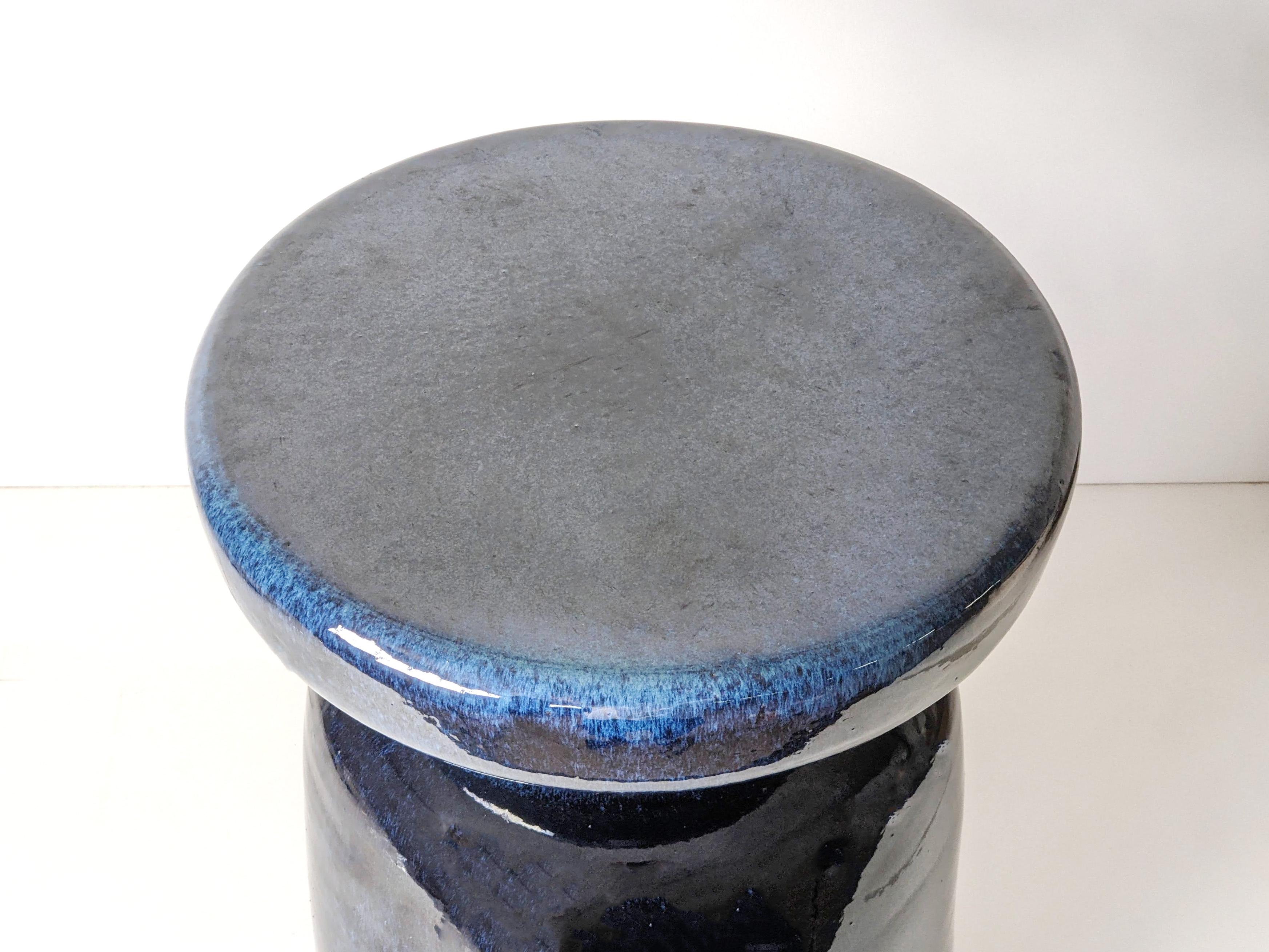 Taburete de gres cerámico azul hecho a mano en Nuevo estado para la venta en Braga, PT