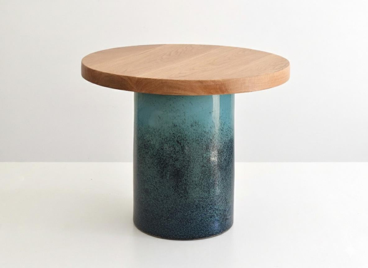 This handcrafted side table combines a sculptural ceramic base with a solid oak top, balancing artisanal craftsmanship with modern design. Designed for use as a side table or compact coffee table, it works beautifully in contemporary interiors while