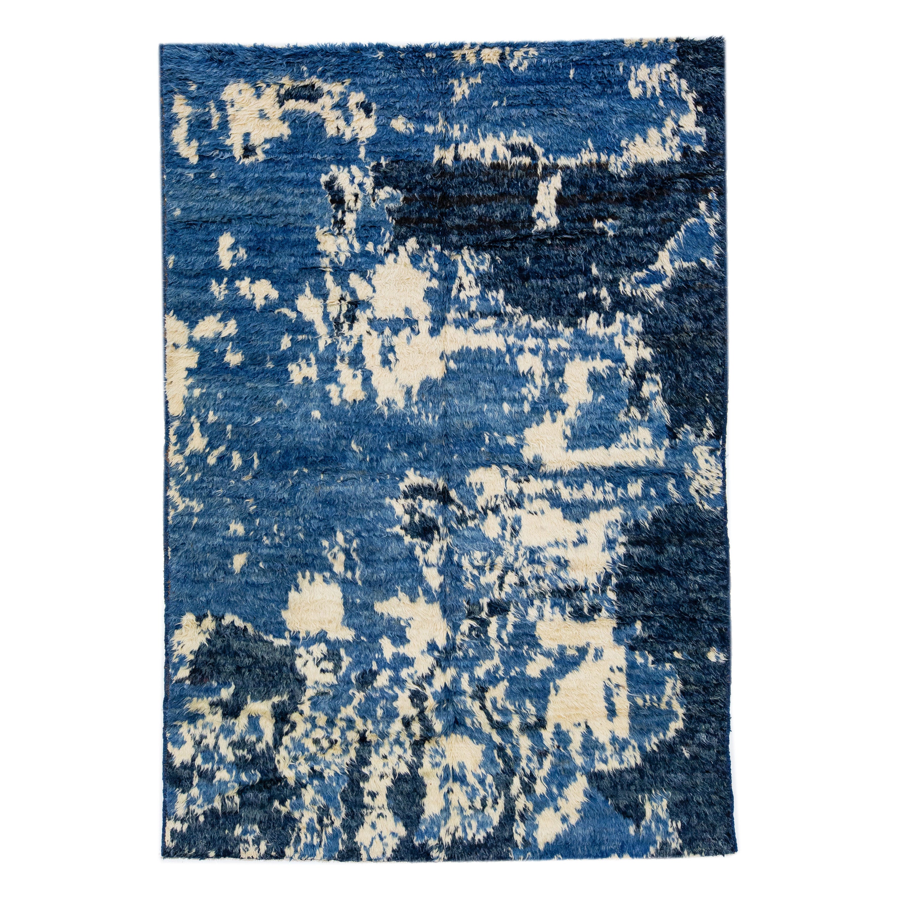 Tappeto di lana blu in stile marocchino fatto a mano con disegno astratto