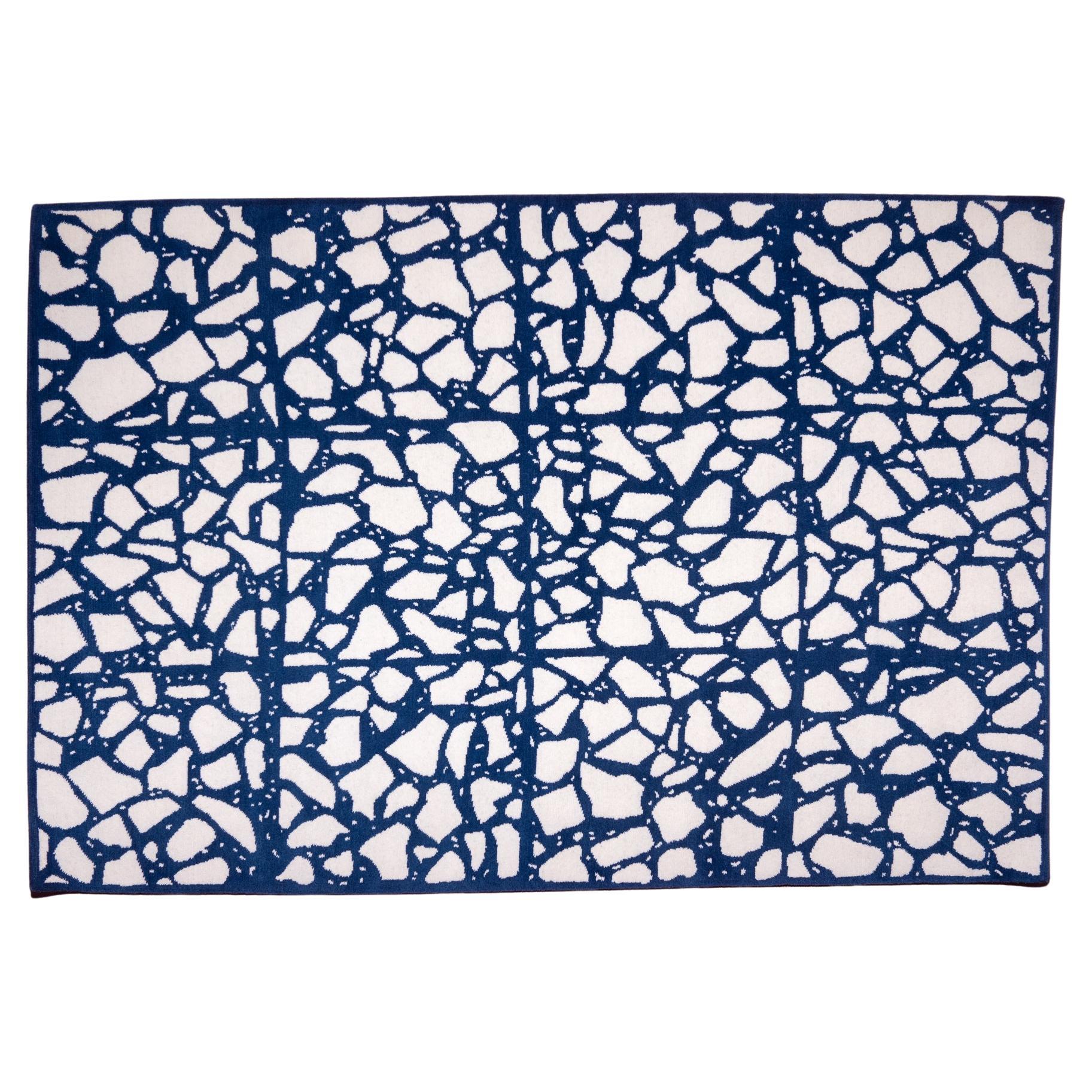 Handgefertigter nepalesischer Teppich aus blauer Wolle aus der Terrazzo Collection
S. 100% natürlich