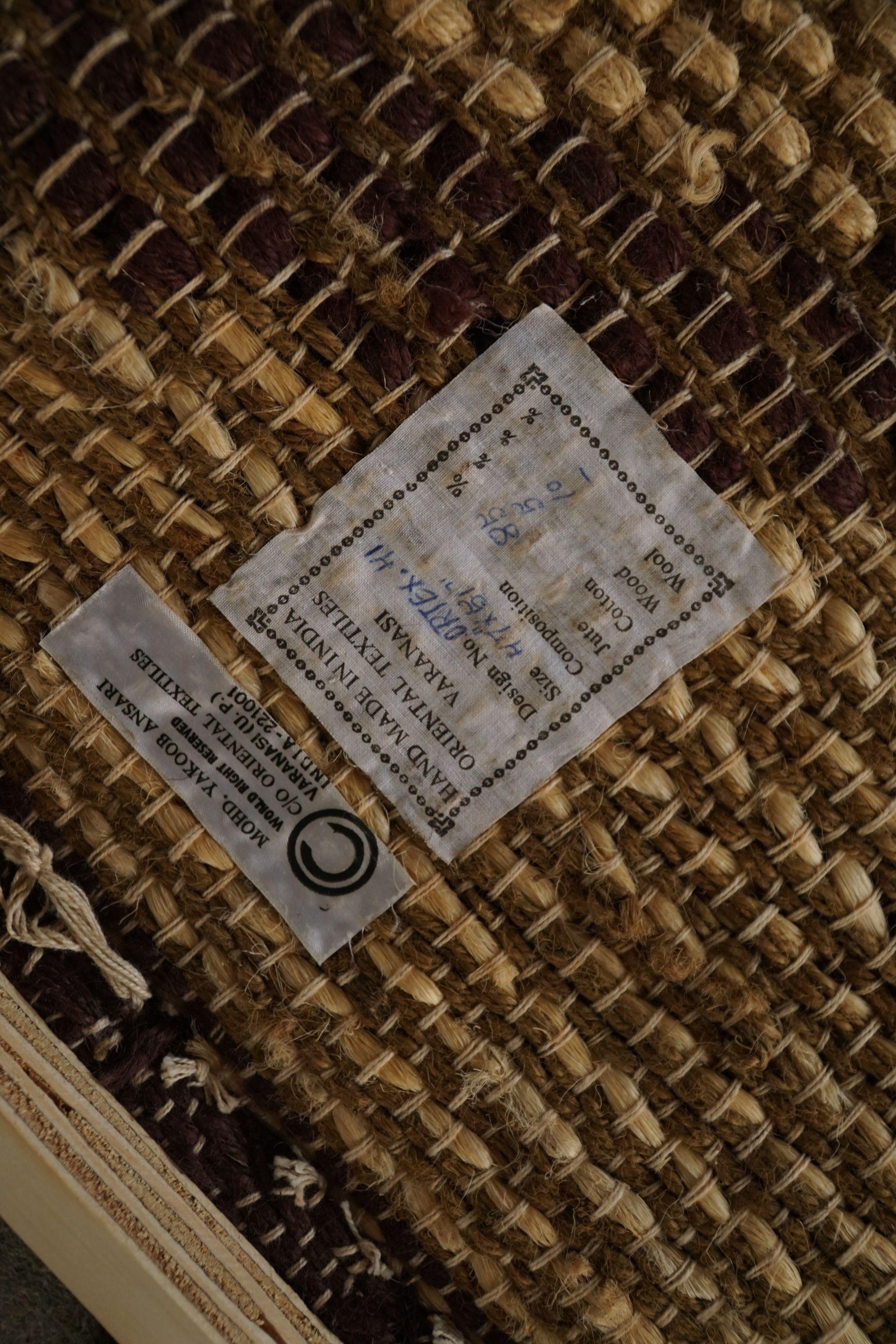 Handgefertigter böhmischer Vintage-Teppich aus Jute, hergestellt in Indien, Ende des 20. Jahrhunderts im Angebot 1