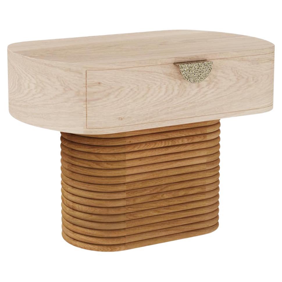 Mesilla de noche Bram de roble acanalado hecha a mano por Nolita Harbour en venta