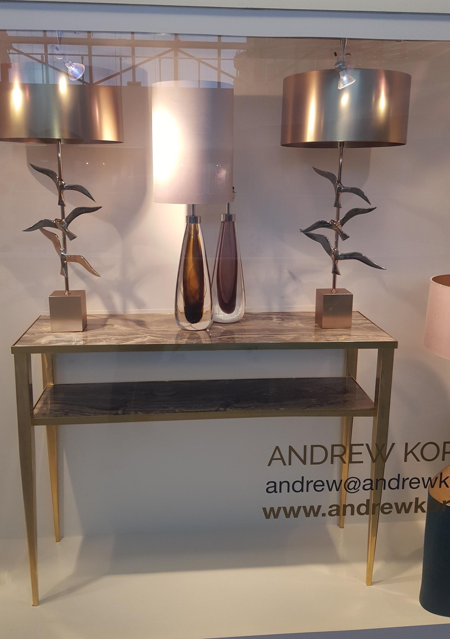 Lámpara de mesa Oiseau de latón y bronce fundido hecha a mano con 3 pájaros voladores de cobre en venta 3