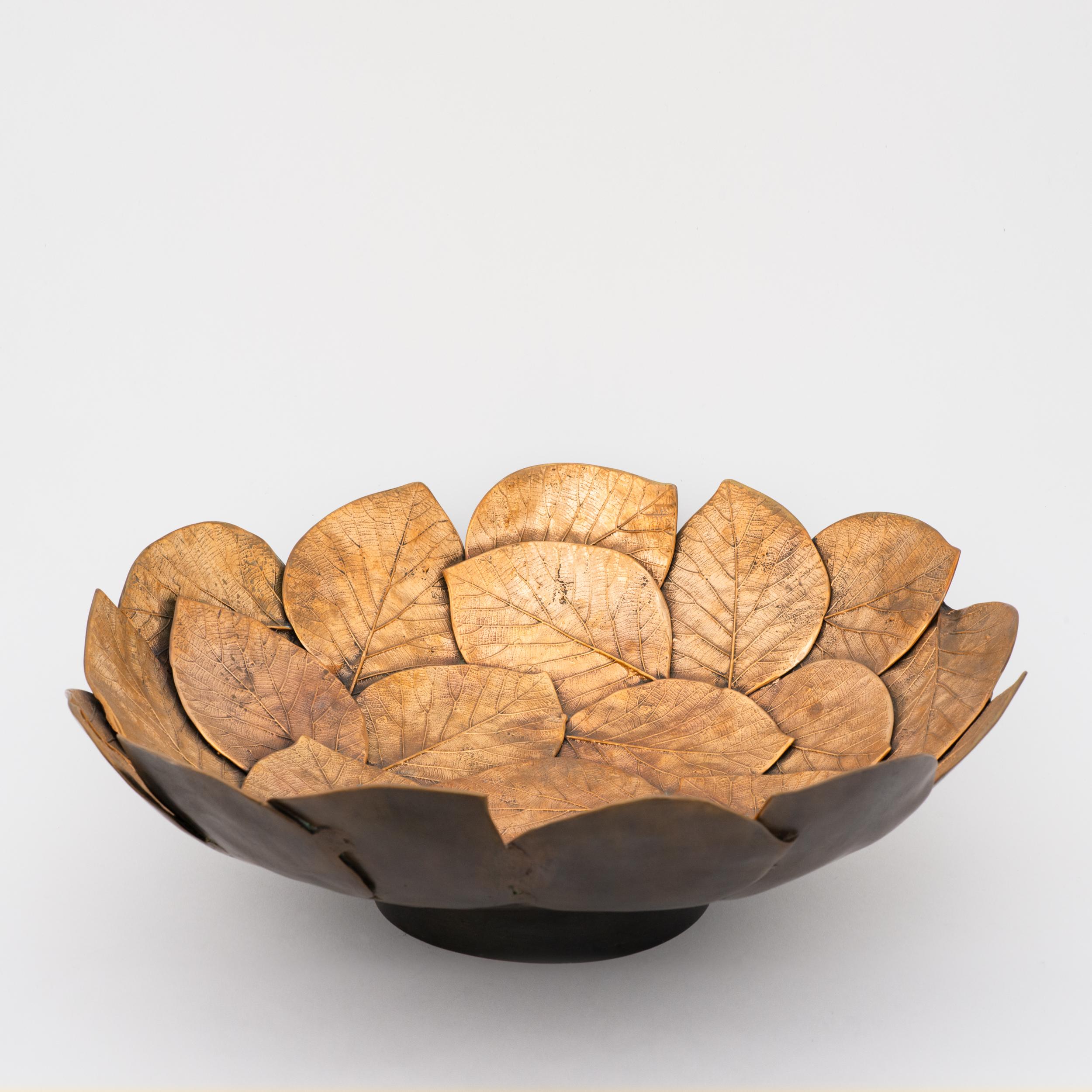 Handmade Brass Cast Leaf Bowl 'Large' (Messing)