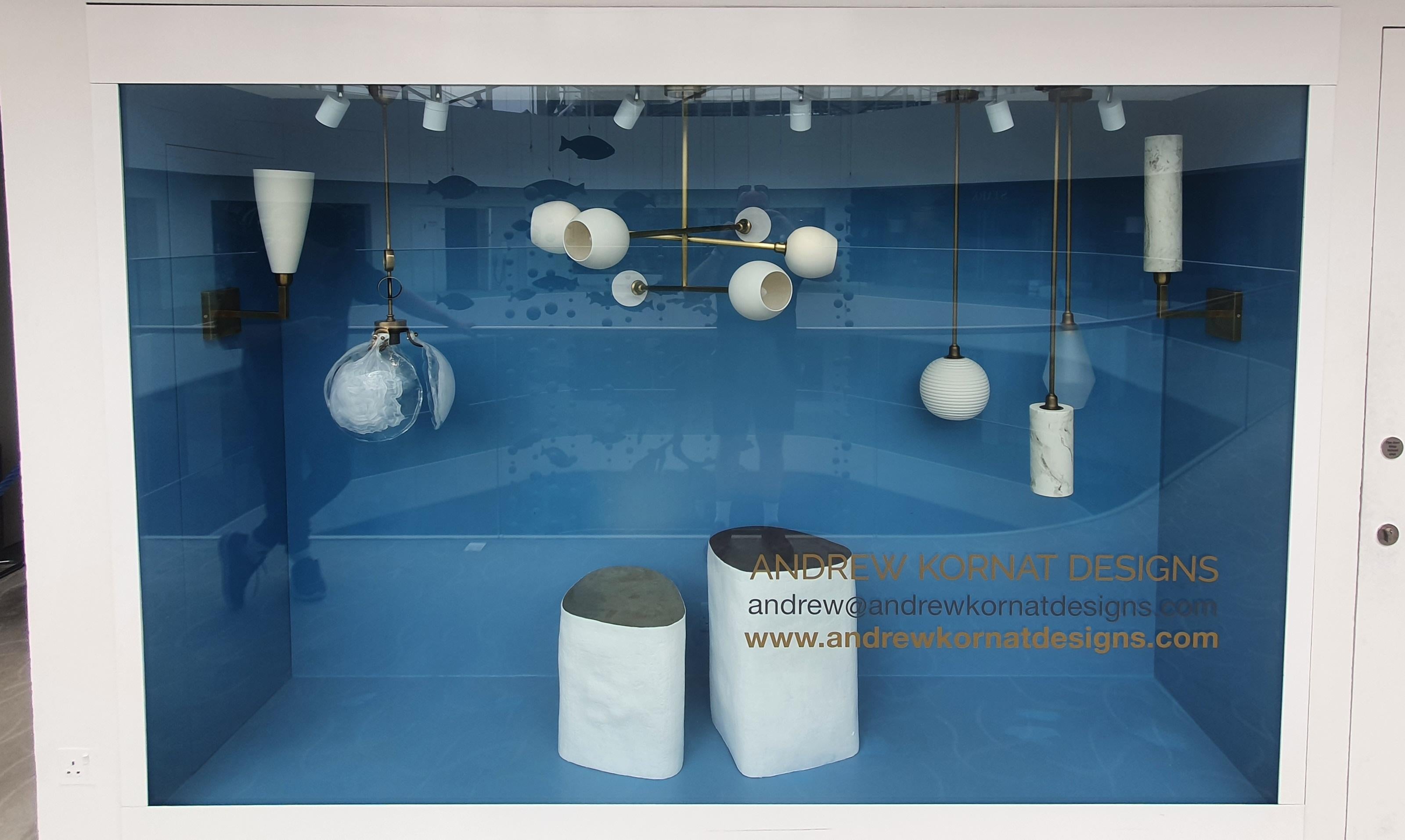 Lights en laiton faites à la main avec abat-jour en verre dépoli ou en porcelaine non émaillée en vente 5