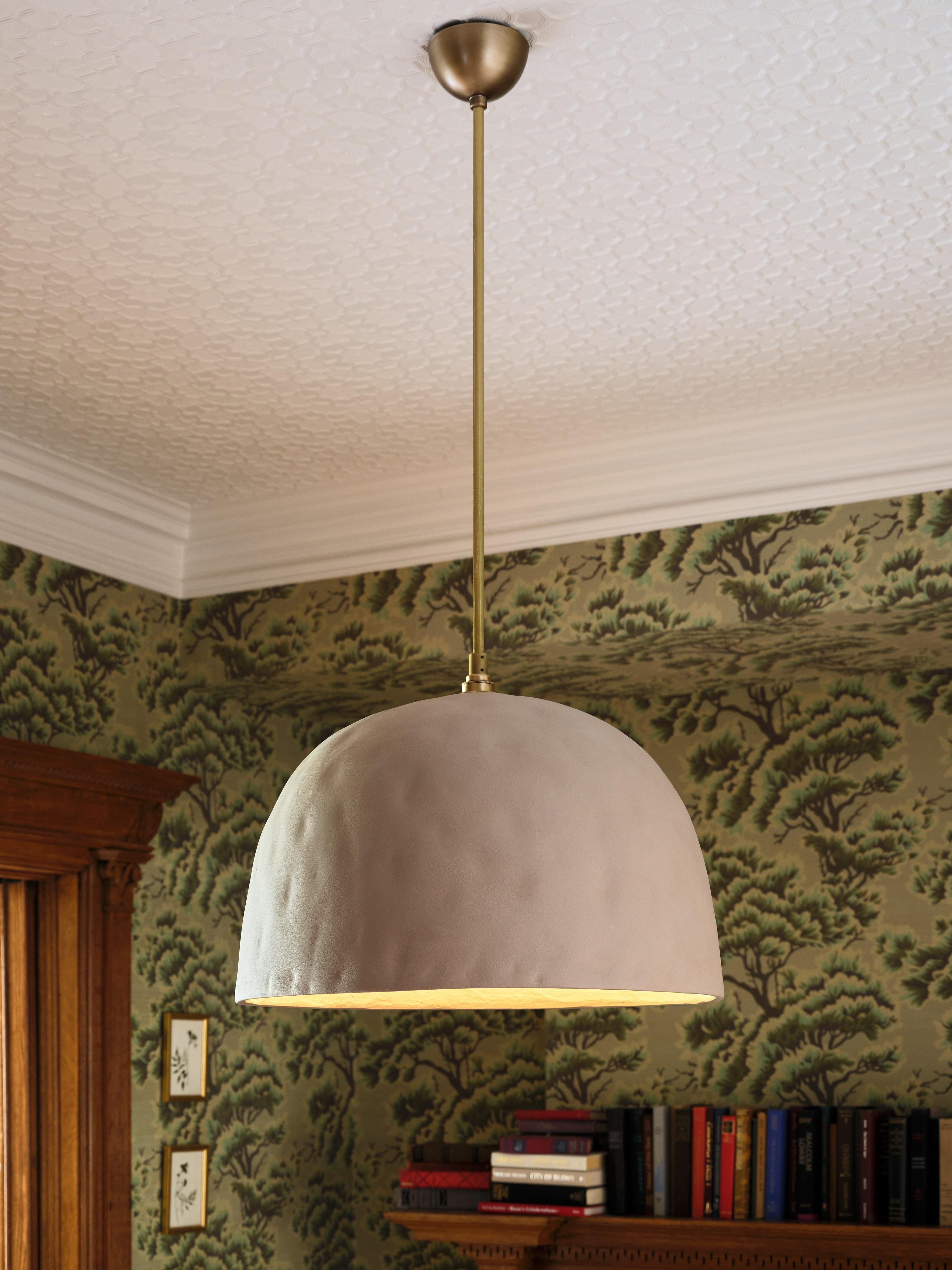 Moderno Ciondolo BROOKLYN (grande) fatto a mano dai Brownstone Boys x Blueprint Lighting in vendita