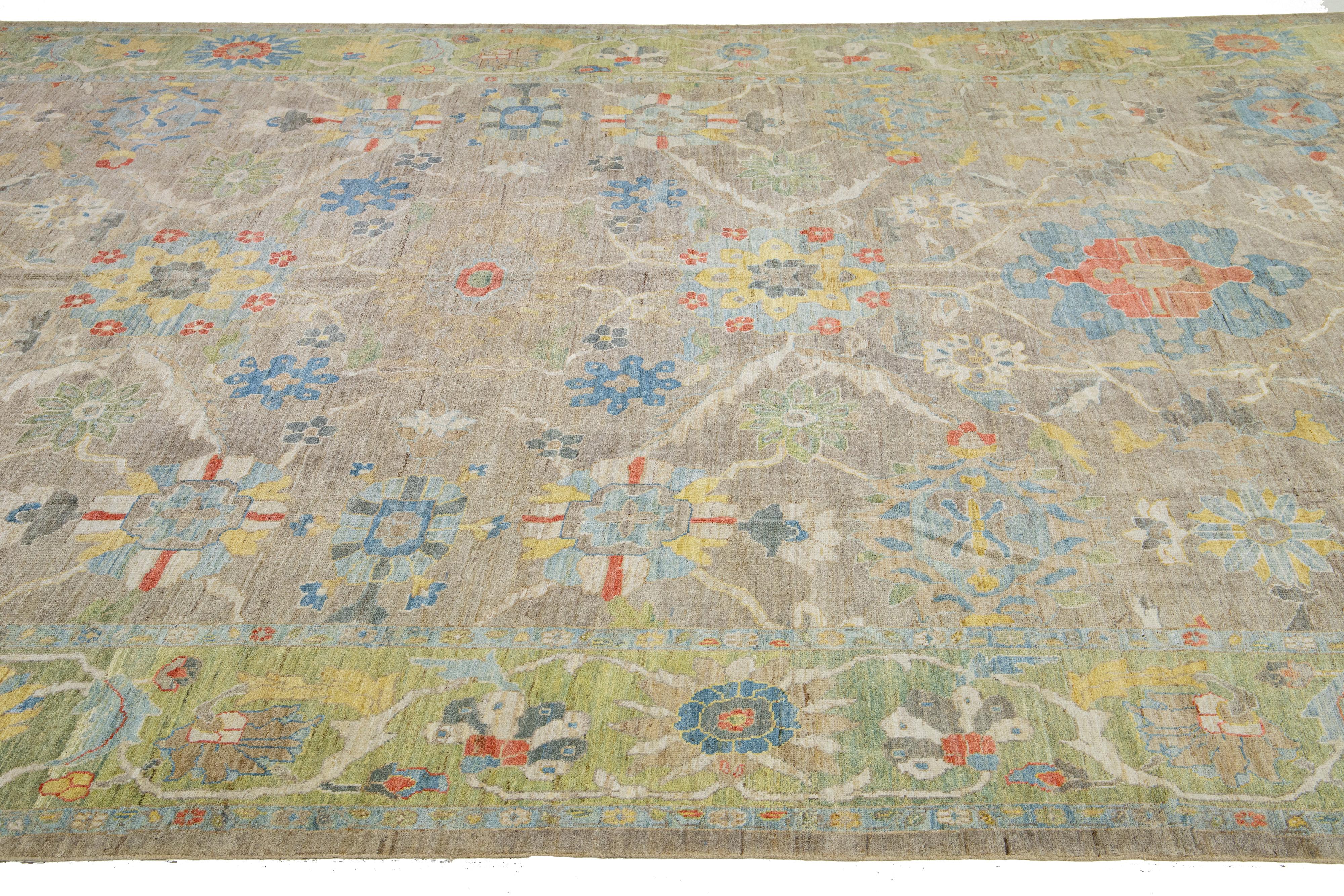 XXIe siècle et contemporain Tapis en laine de Sultanabad moderne, fait à la main, de couleur Brown, avec motif floral Allover en vente