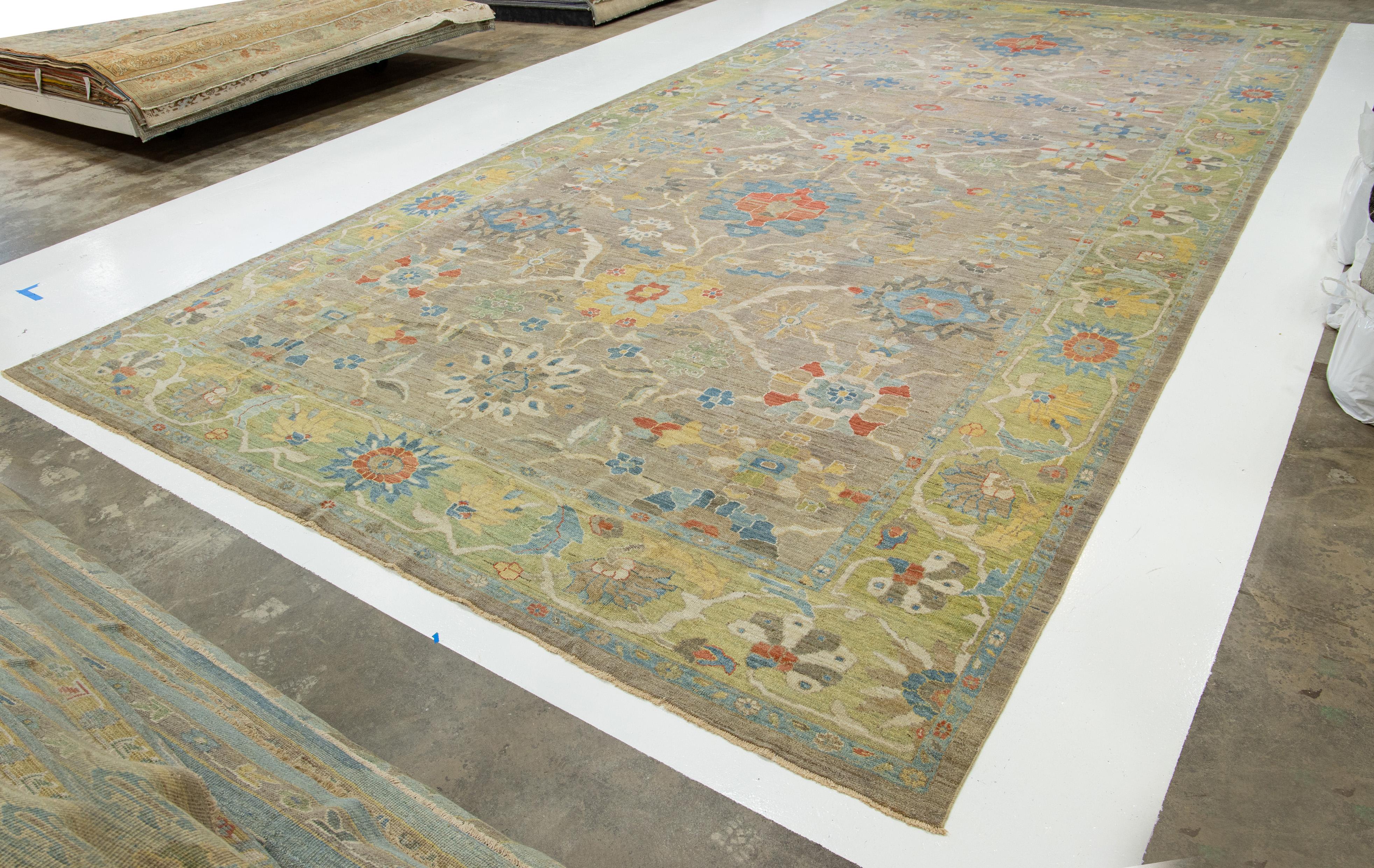 Tapis en laine de Sultanabad moderne, fait à la main, de couleur Brown, avec motif floral Allover en vente 2
