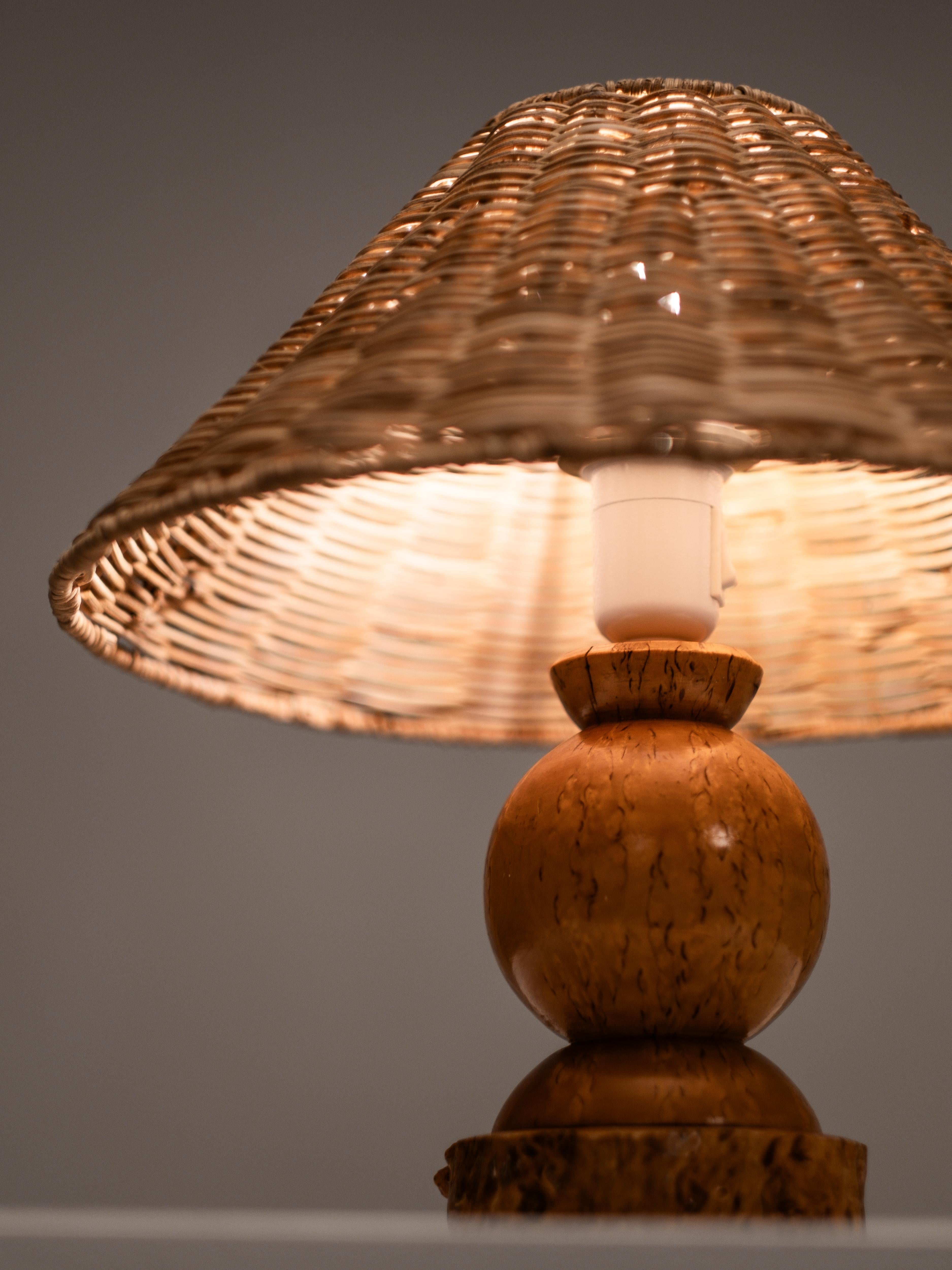 Handmade Burl Wood Table Lamp with Wicker Shade, Finland, 1940s For Sale 4