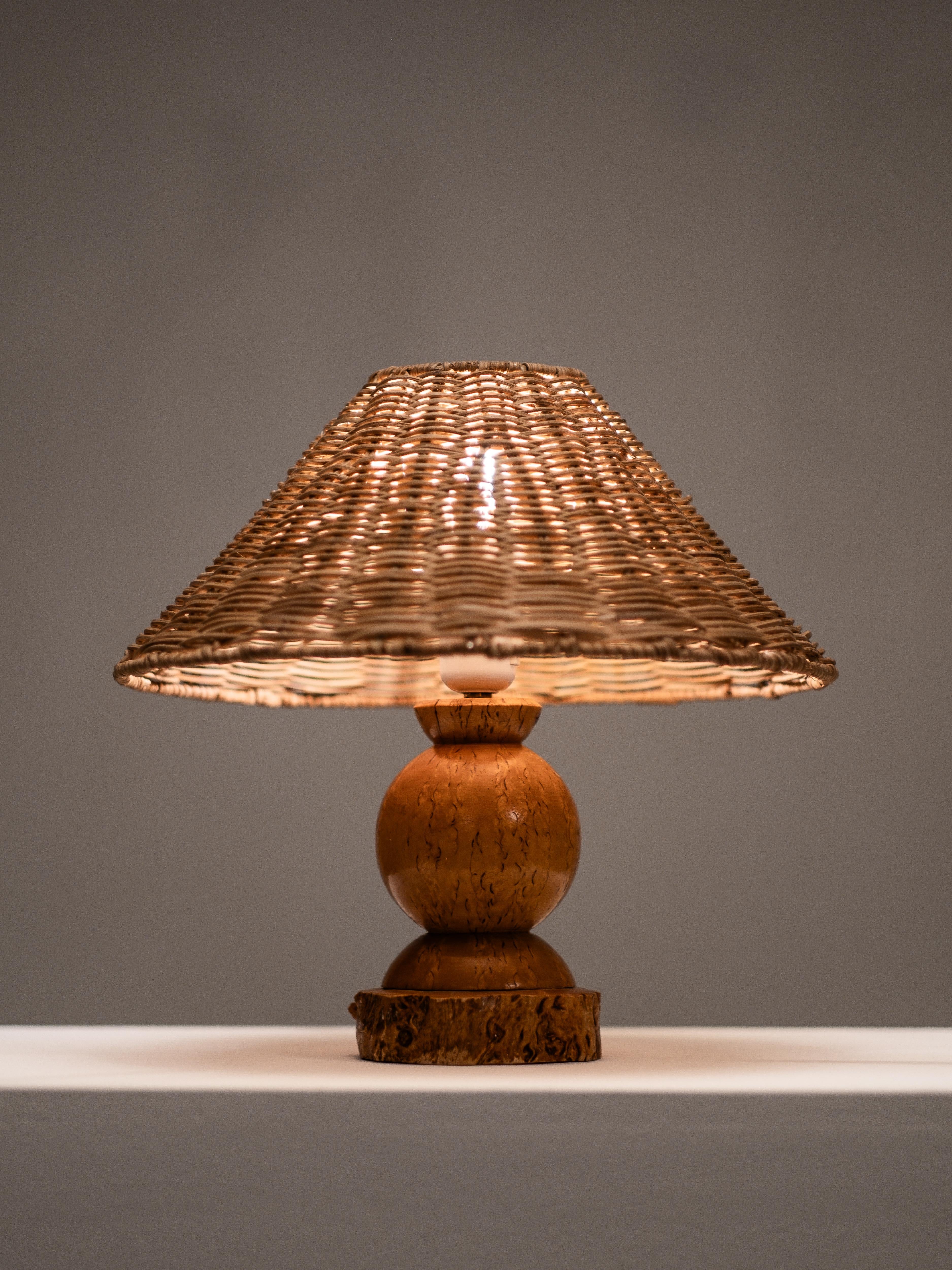 Handmade Burl Wood Table Lamp with Wicker Shade, Finland, 1940s For Sale 3