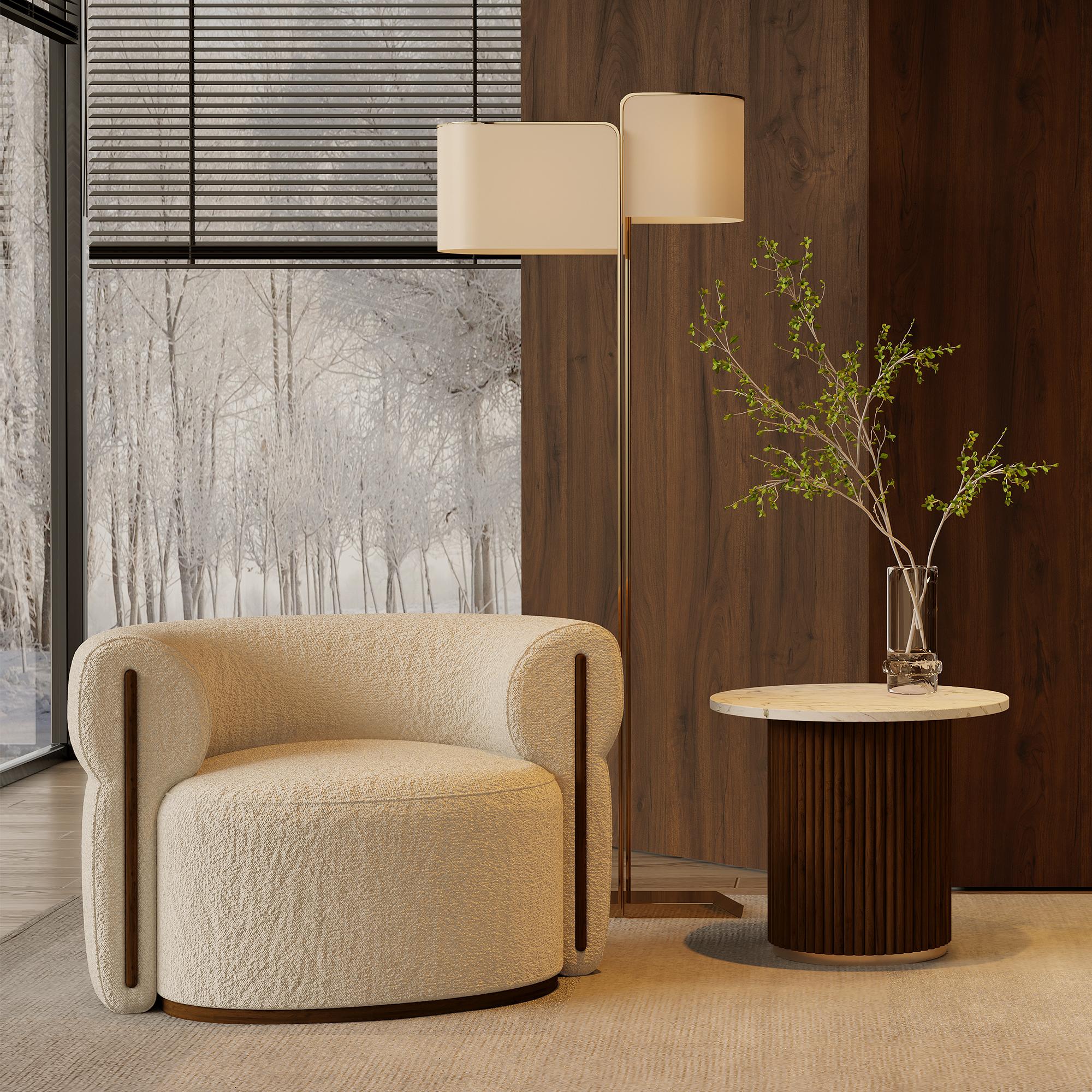 Le fauteuil Camille offre un mélange parfait de design moderne et d'élégance classique. Tapissé d'un tissu luxueux, ce fauteuil offre un confort et un style exceptionnels. 

Le dossier et les accoudoirs arrondis créent une expérience d'assise