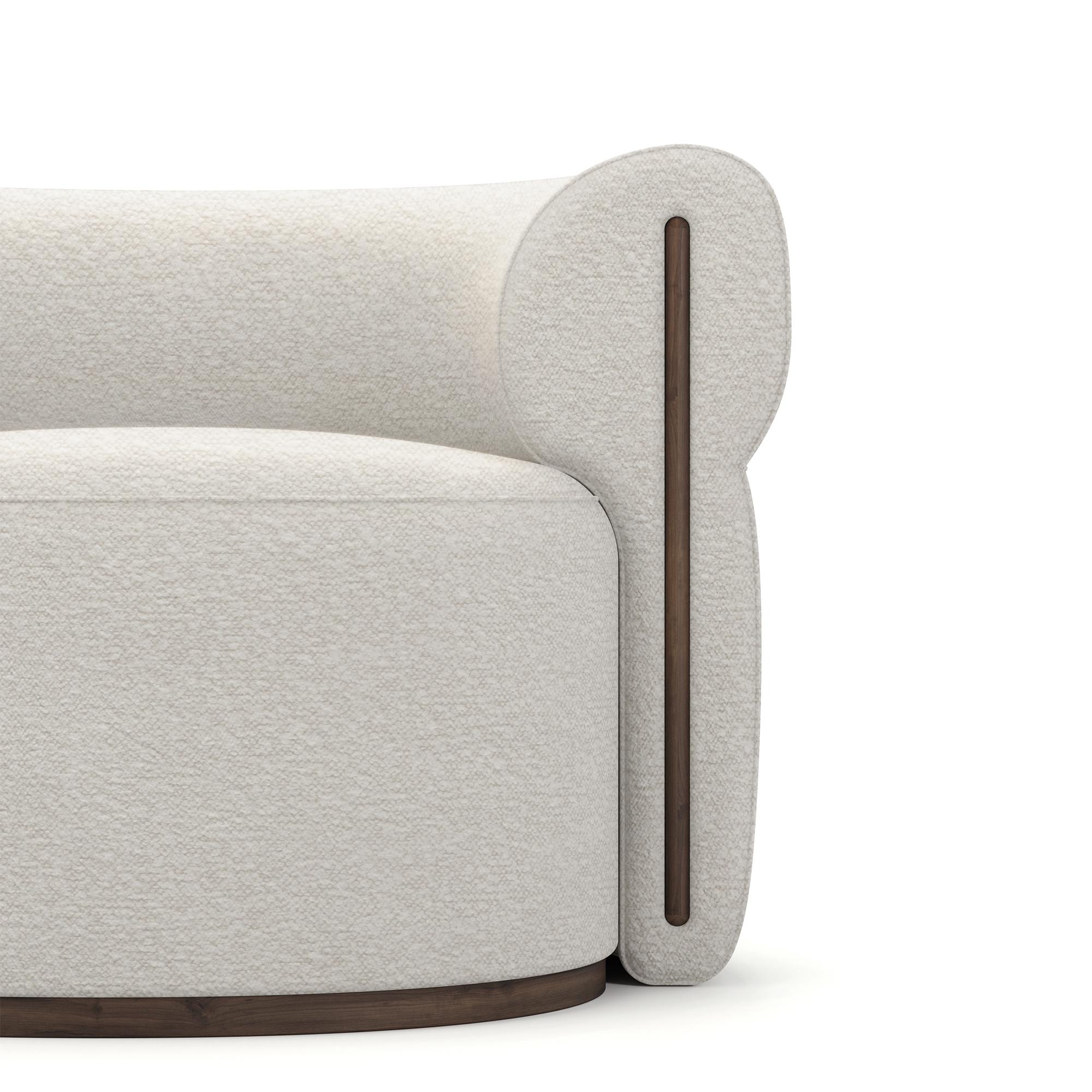 Portugais Fauteuil Camille fait à la main en tissu de luxe par Nolita Harbour en vente