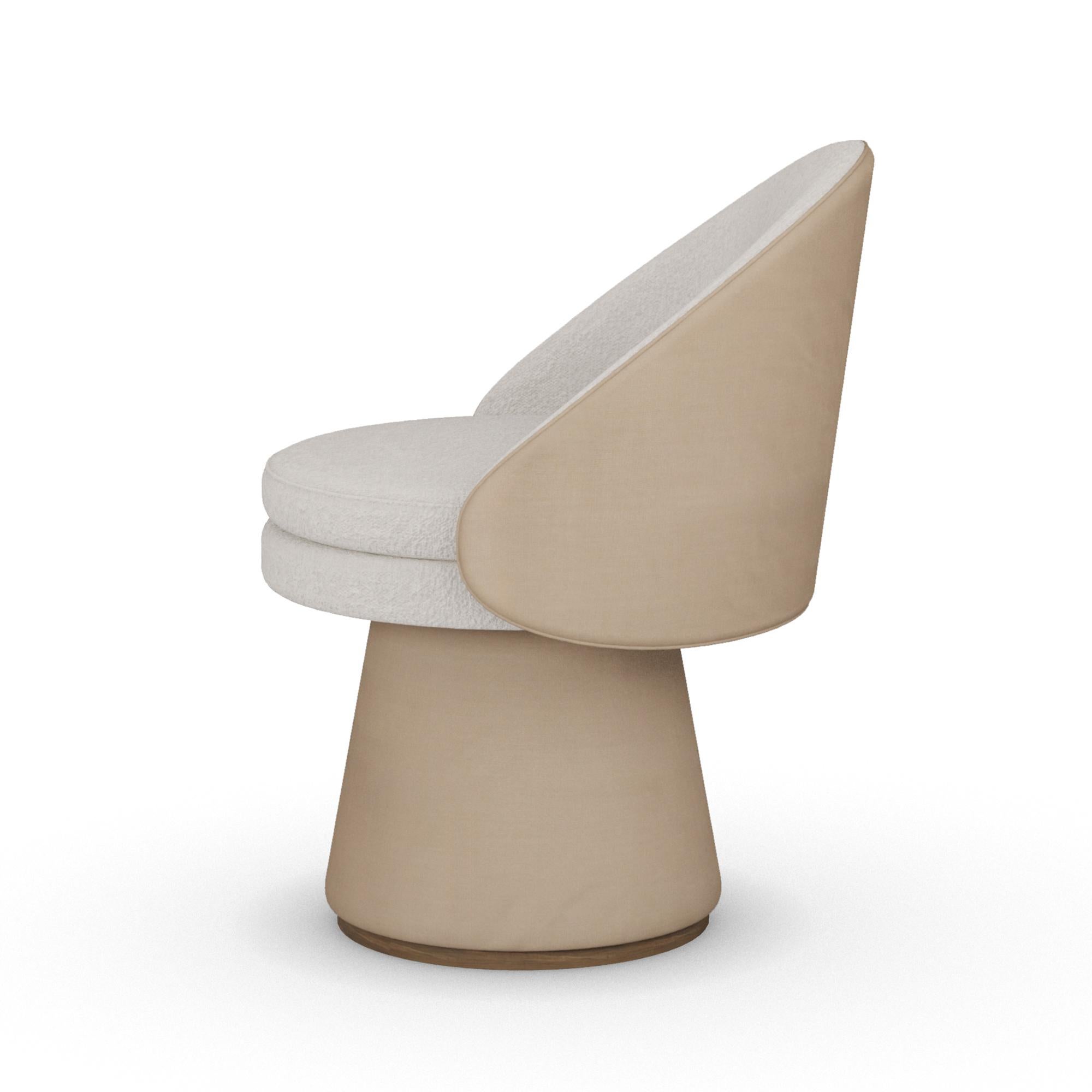 Bouclé Chaise de salle à manger Caroline avec base conique faite à la main par Nolita Harbour en vente