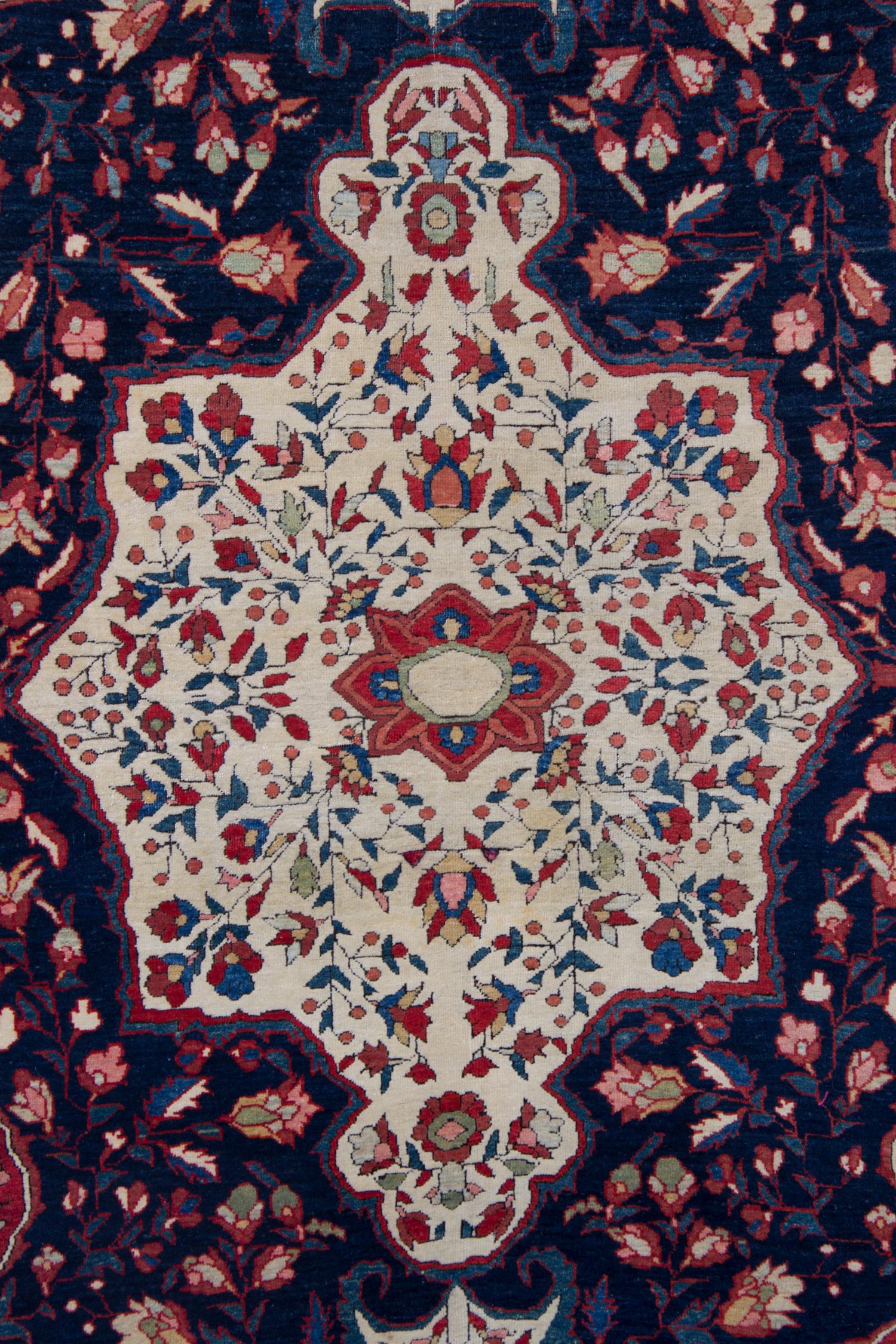 Handgefertigter antiker Teppich, traditioneller rot-blauer Wollteppich (Wolle) im Angebot