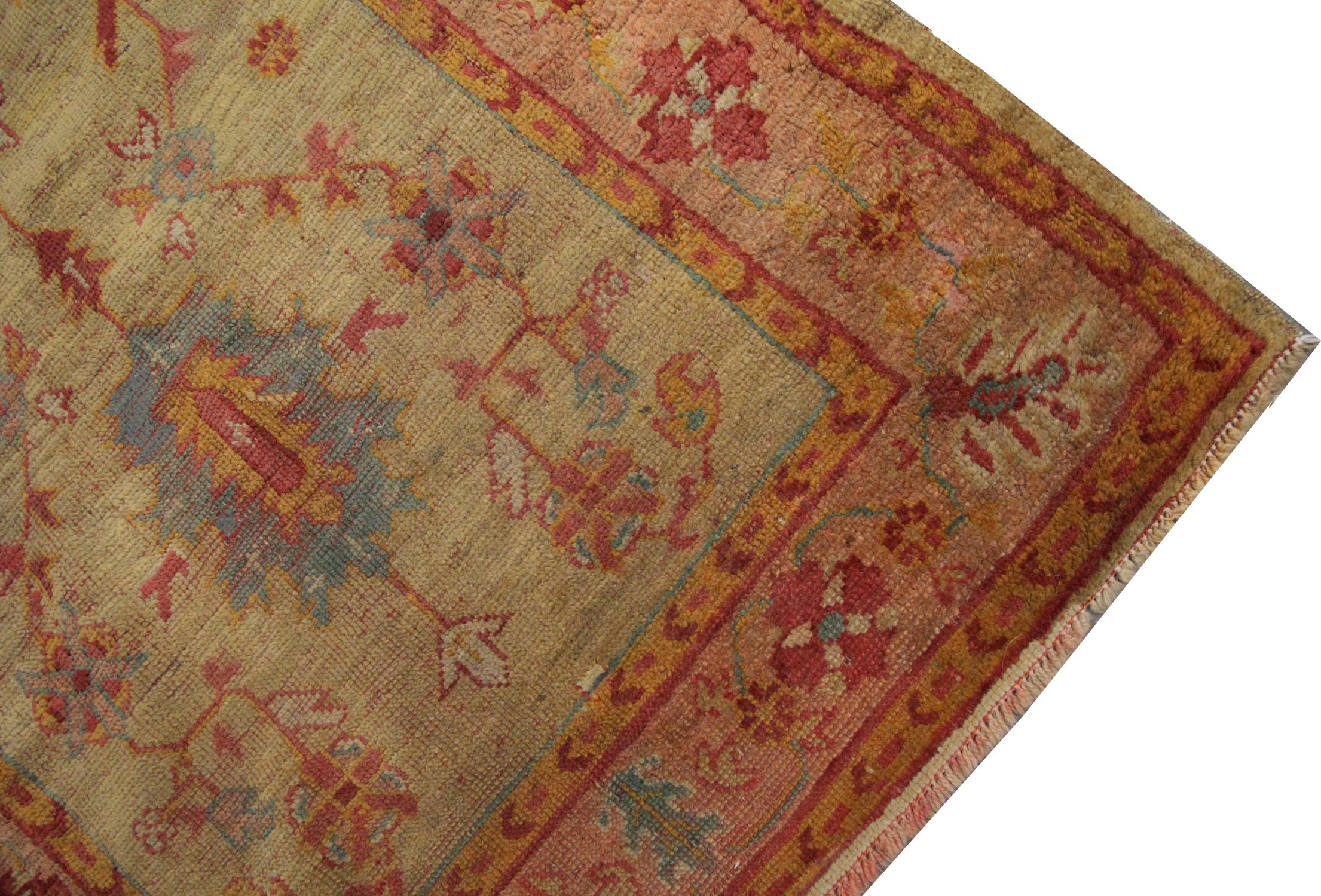 Turc Tapis antique fait main:: tapis oriental tribal turkmène:: tapis de salon doré en vente