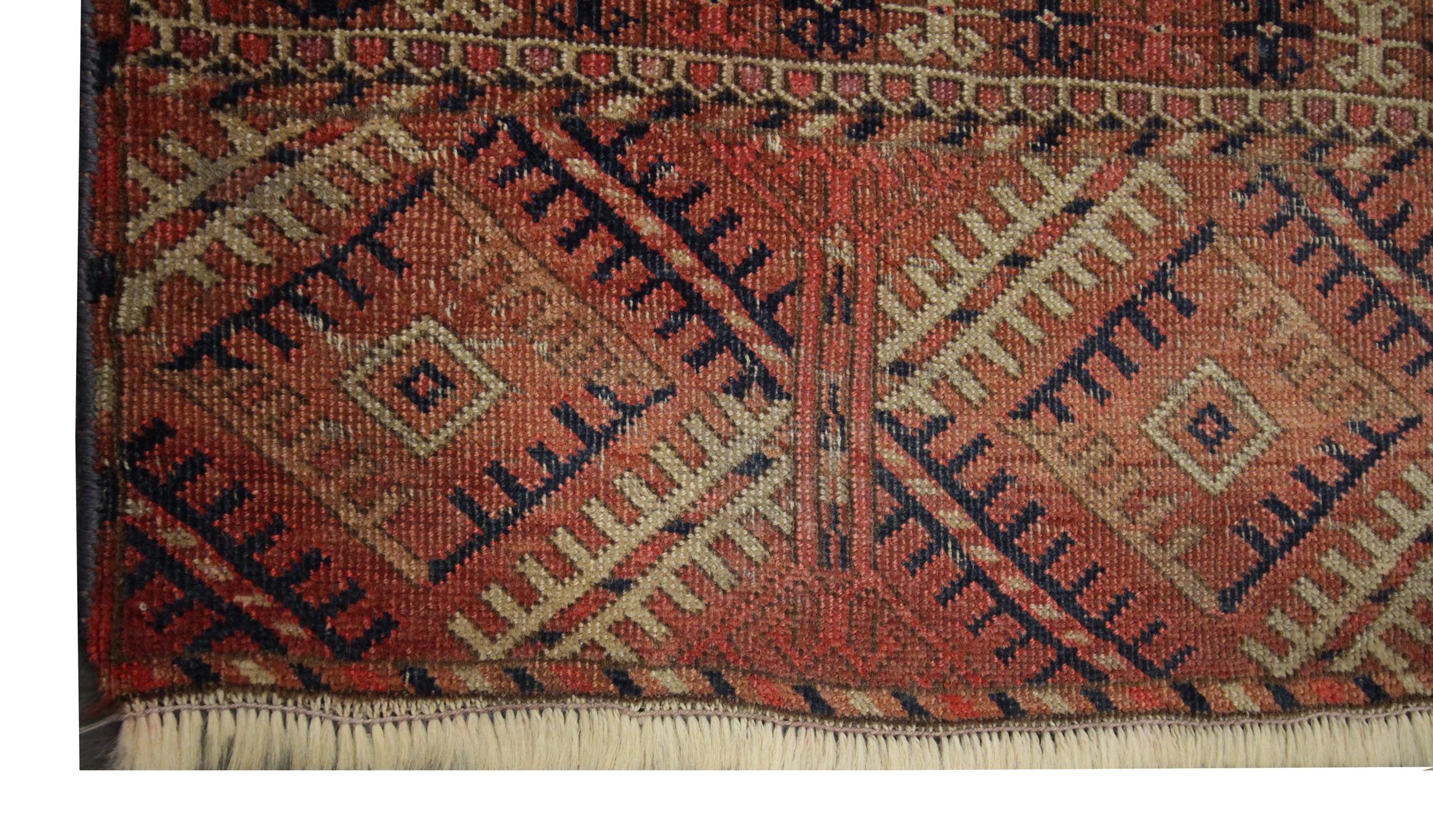 Handmade Carpet Antique Rugs Traditional Orange Wool Area Rug In Excellent Condition For Sale In Hampshire, GB