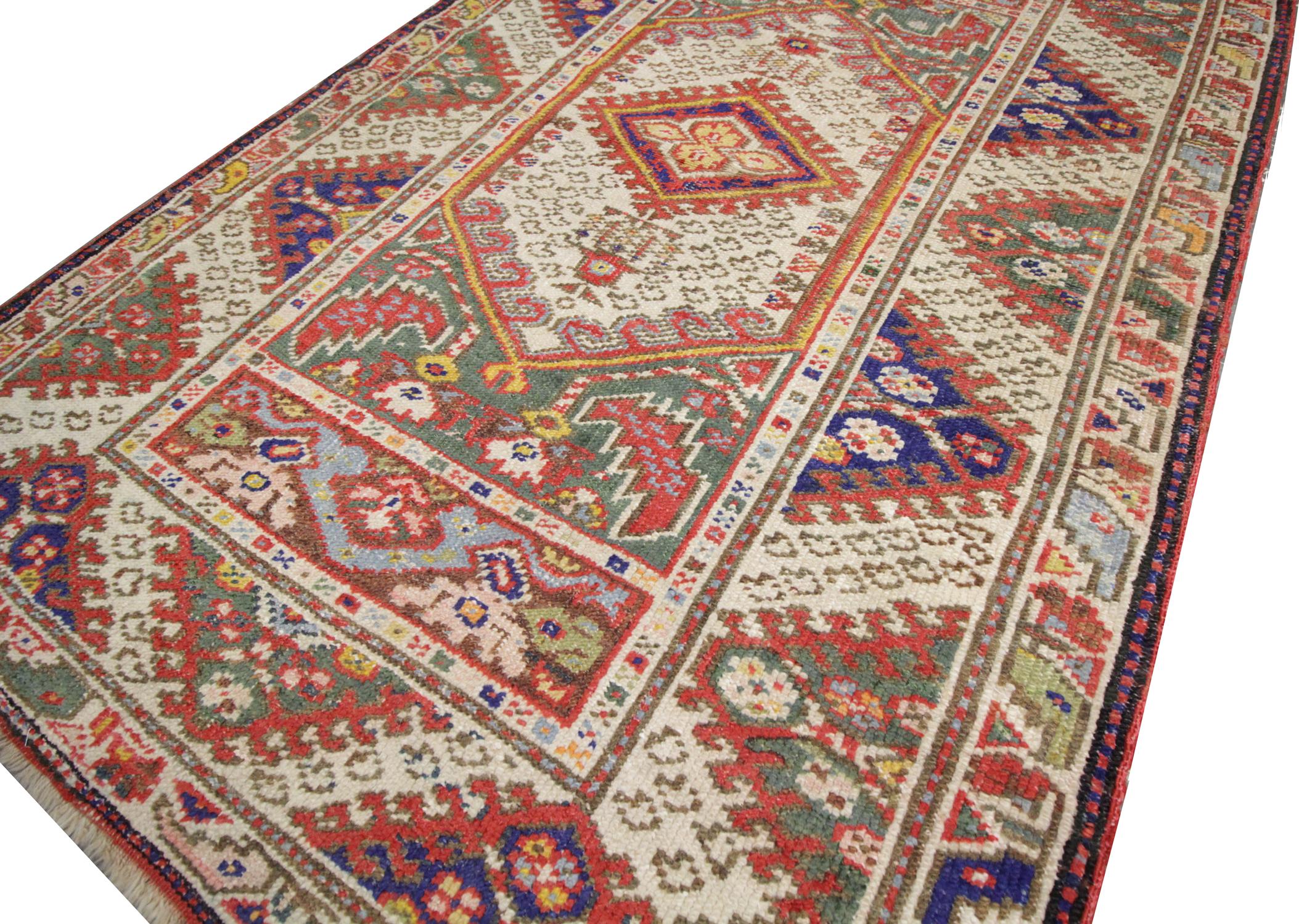 Oushak Tapis de salon ancien fait à la main Tapis de salon tribal, tapis traditionnel en laine rouge en vente