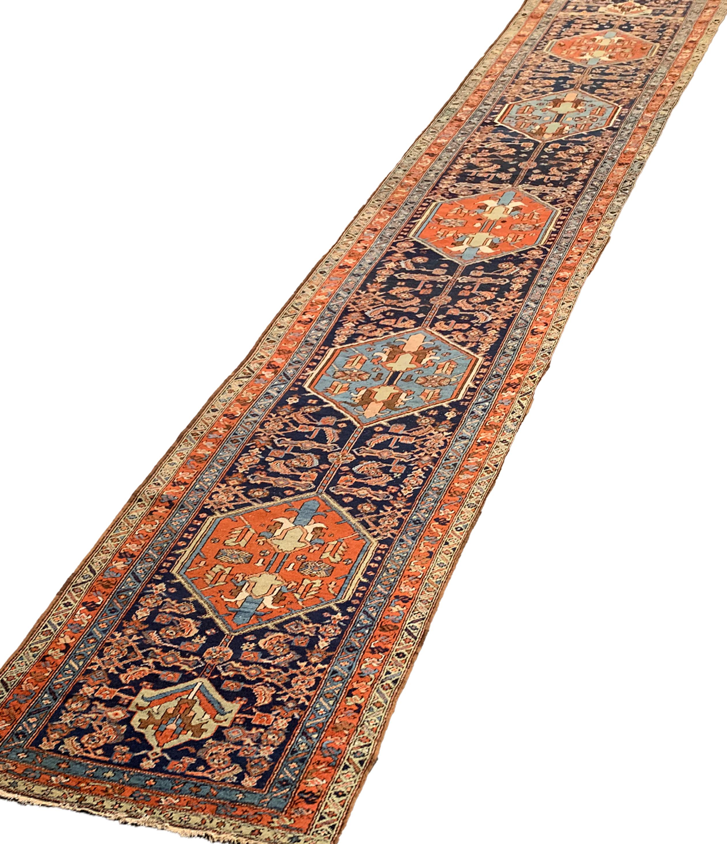 Handgefertigter antiker Woll-Läufer, Läufer, traditioneller Stammeskunst-Teppich (Handgeknüpft) im Angebot