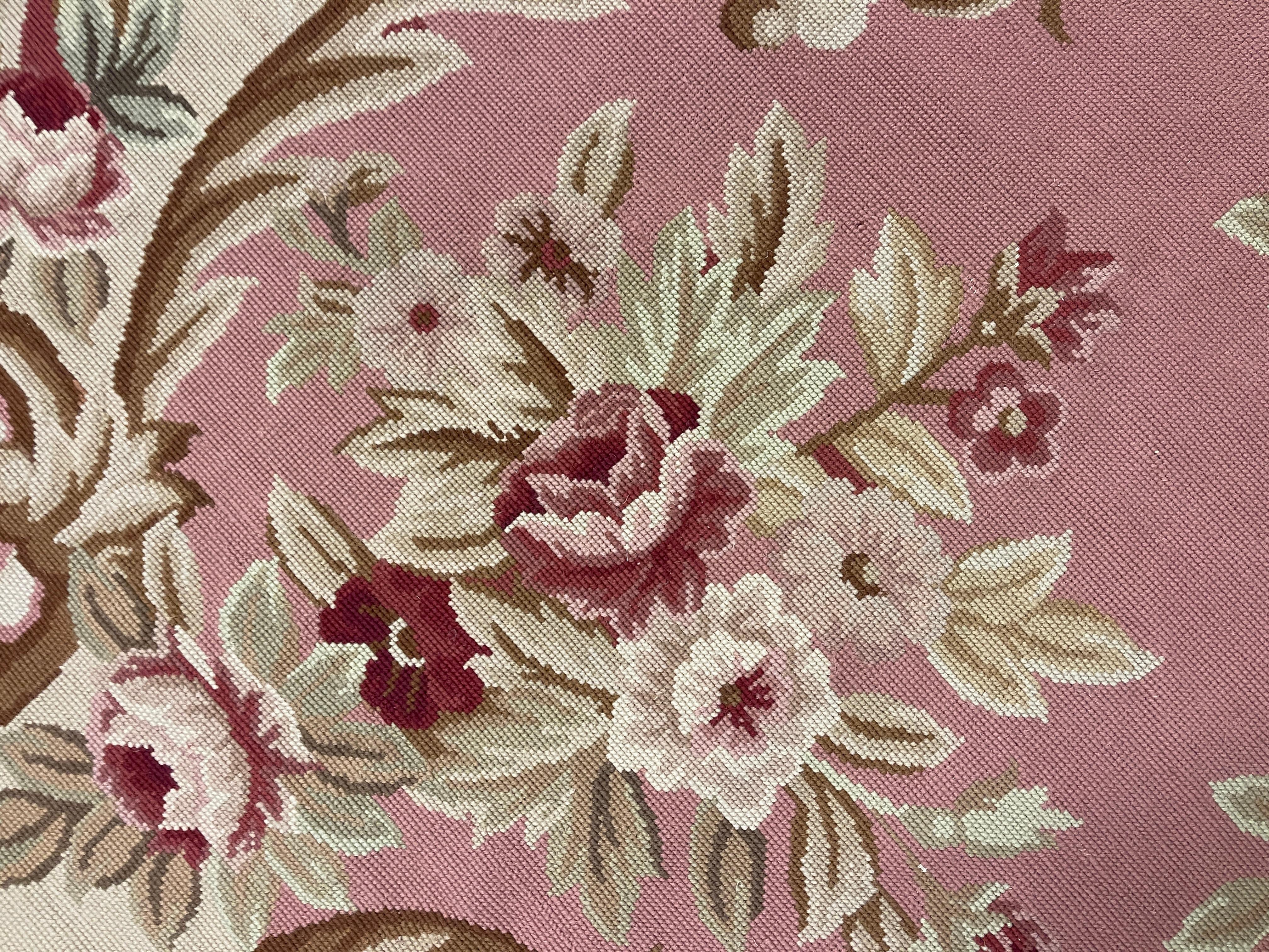 Aubusson-Teppich in Rosa, Rosa und Beige, extra großer, handgefertigter Teppich aus Wolle, Teppich  (Pflanzlich gefärbt) im Angebot