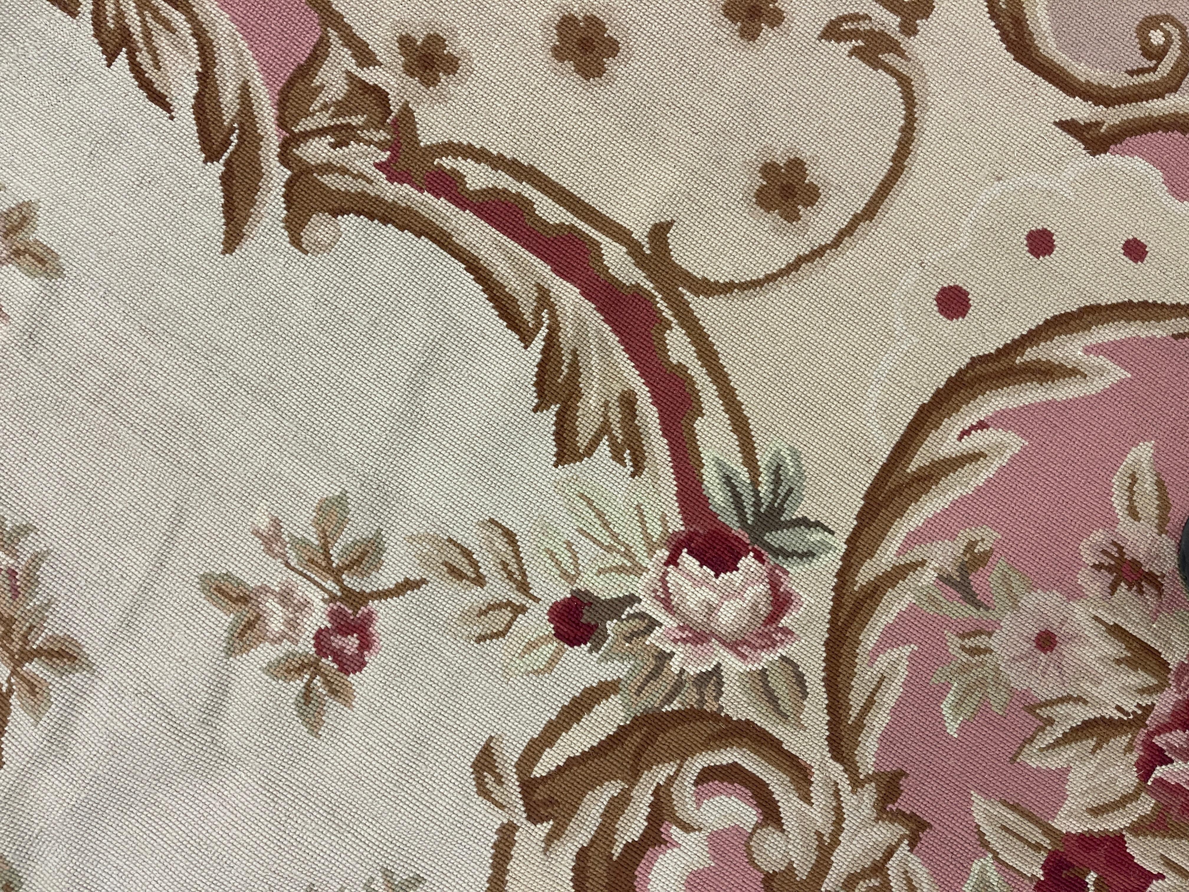 Aubusson-Teppich in Rosa, Rosa und Beige, extra großer, handgefertigter Teppich aus Wolle, Teppich  im Zustand „Hervorragend“ im Angebot in Hampshire, GB