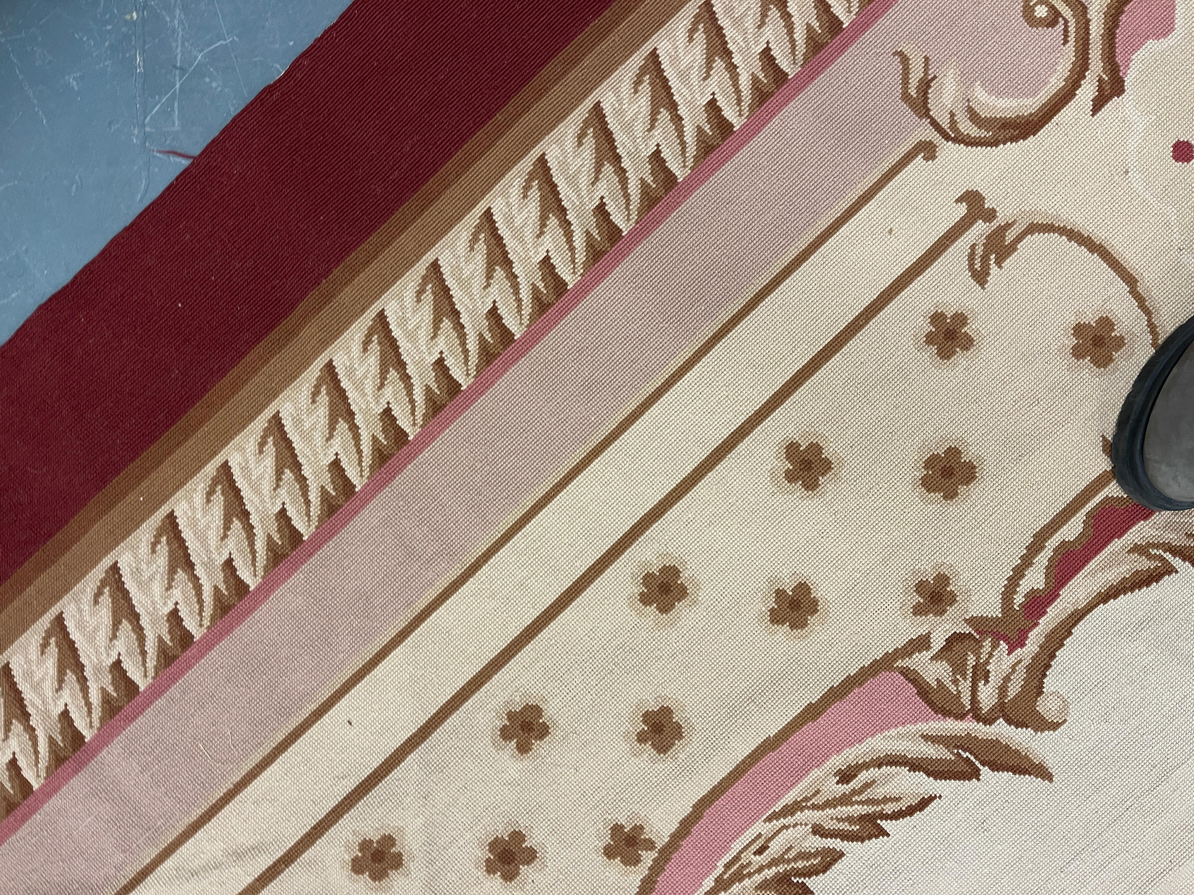 Aubusson-Teppich in Rosa, Rosa und Beige, extra großer, handgefertigter Teppich aus Wolle, Teppich  im Angebot 1