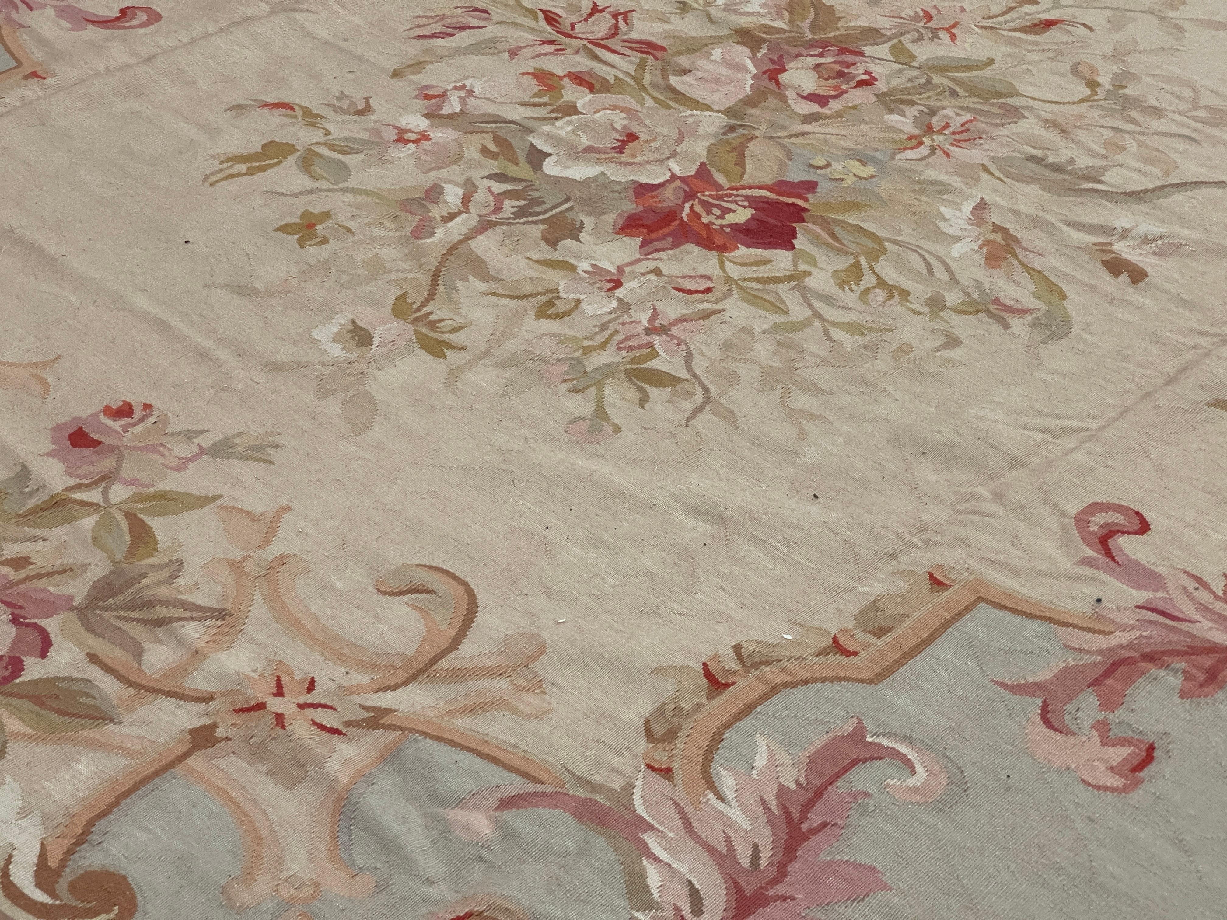 Tapis d'Aubusson bleu, très grand tapisserie de laine, tapisserie faite à la main rose poudré en vente 4