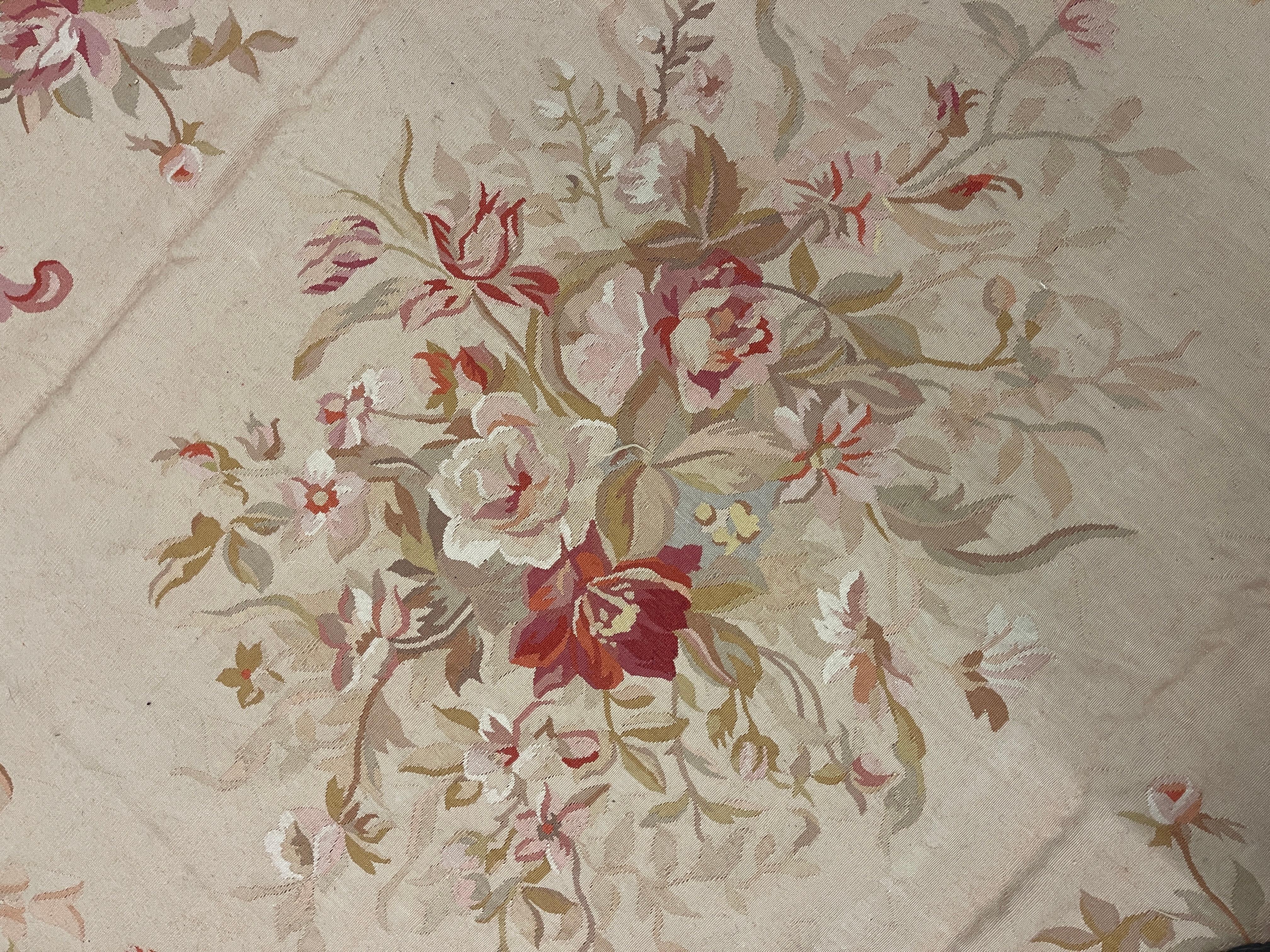 Français Tapis d'Aubusson bleu, très grand tapisserie de laine, tapisserie faite à la main rose poudré en vente