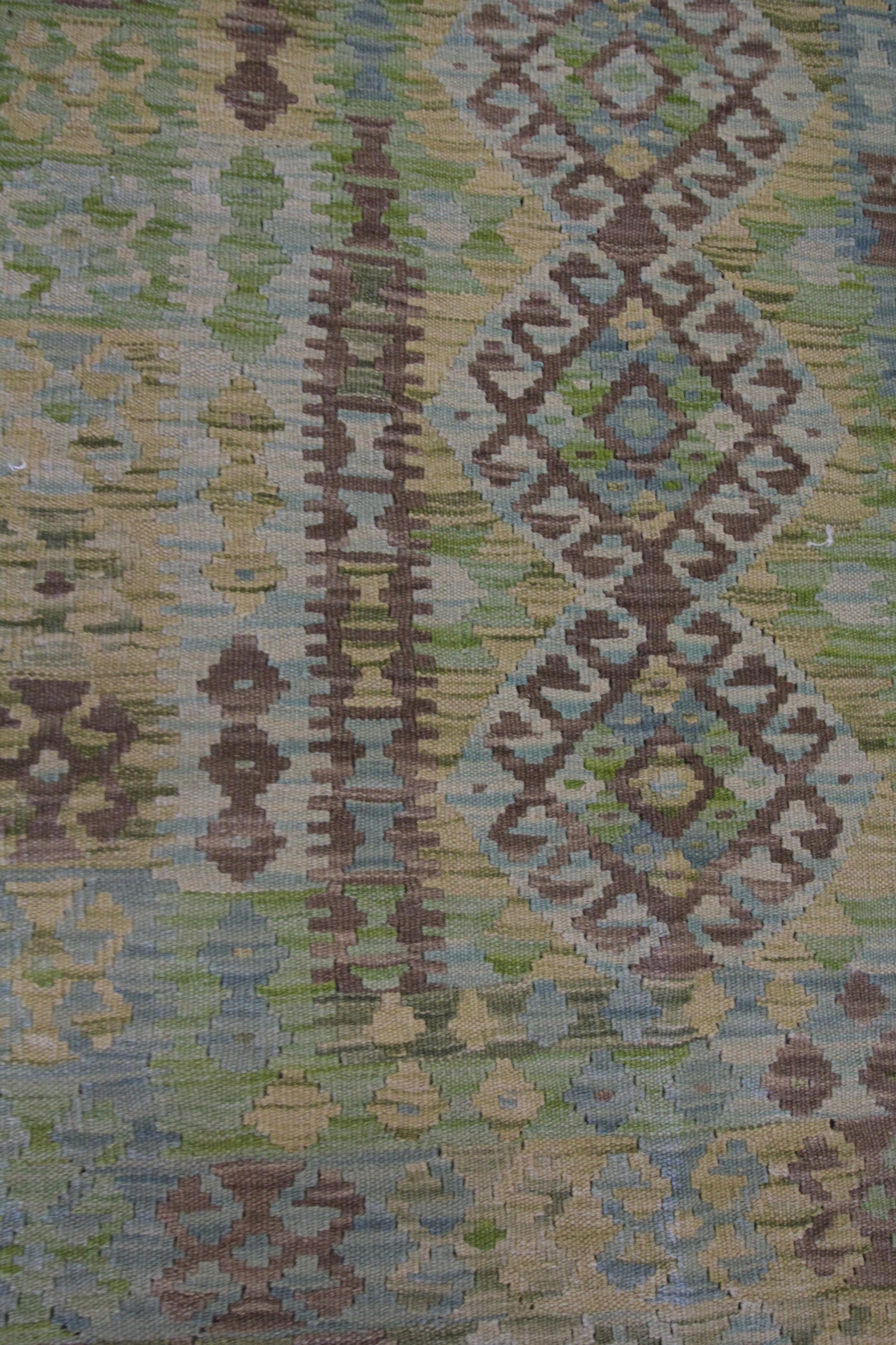 Handmade Carpet Flat Kilim Area Rug Green Wool Geometric Kilim Rug In New Condition In Hampshire, GB