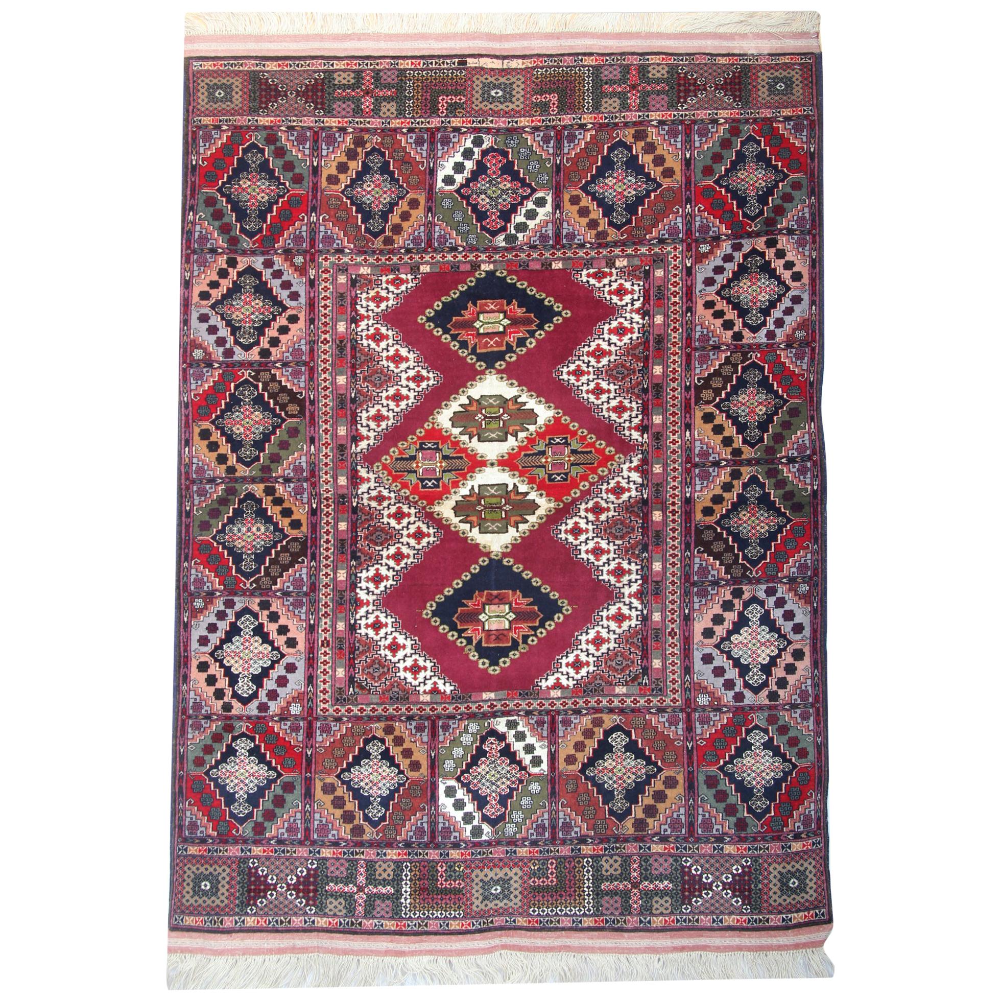 Handgefertigter geometrischer Teppich in Rot-Blau, Vintage, orientalischer Wollteppich, zum Verkauf im Angebot