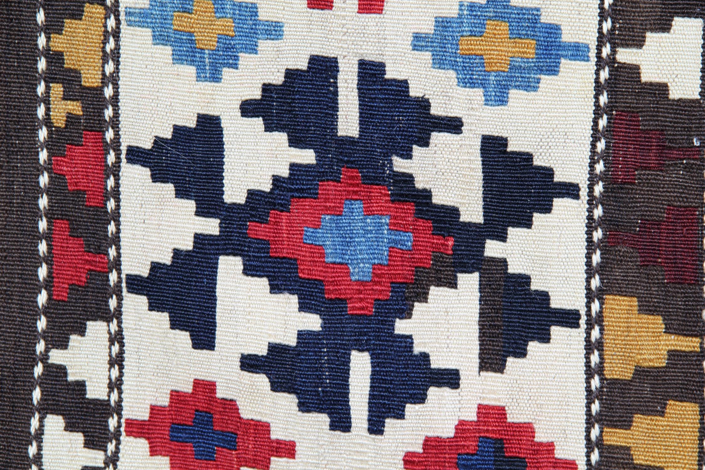 Handgefertigter Teppich Kilim Rug Traditional Striped Wool Vintage Area Rug (Land) im Angebot