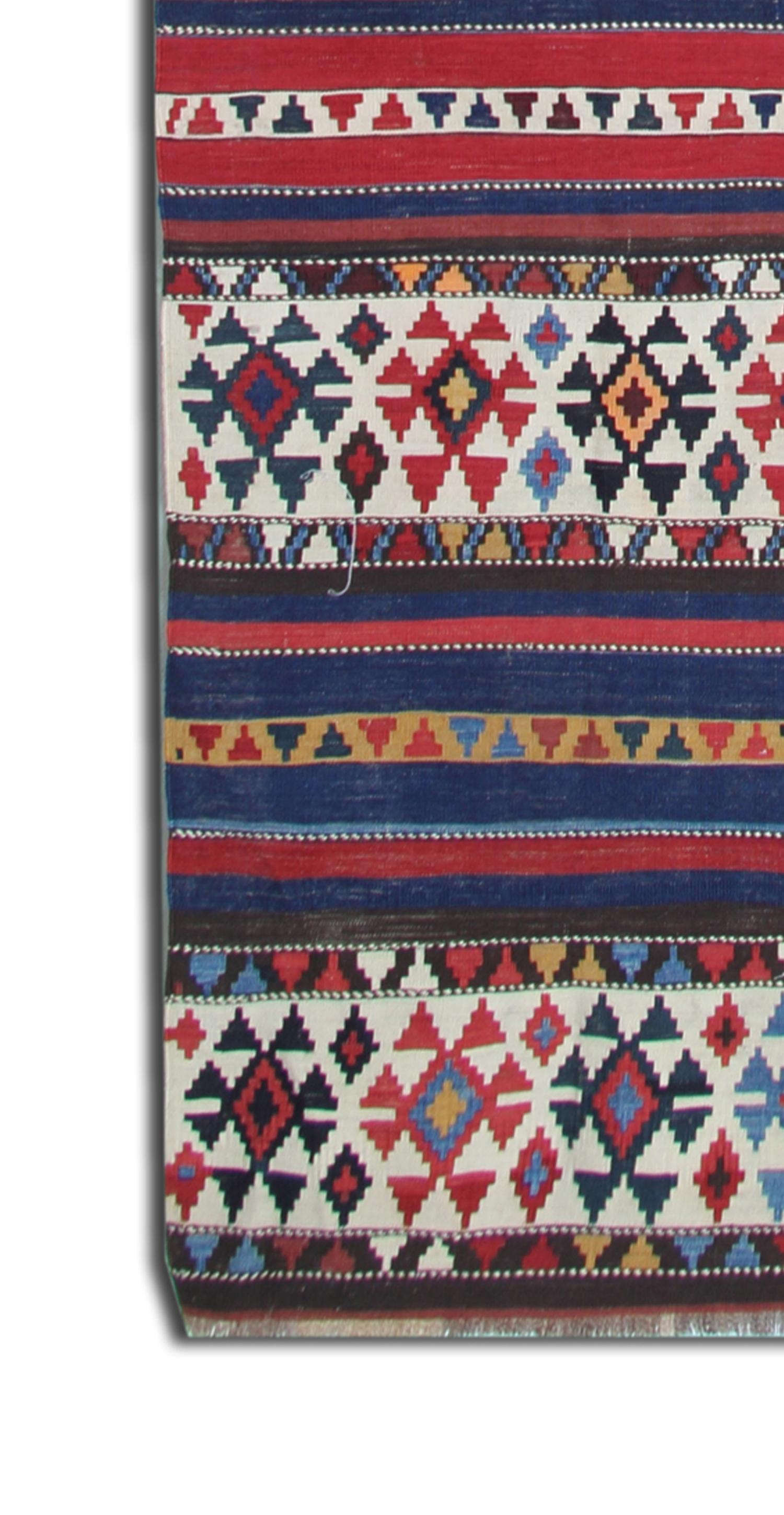 Handgefertigter Teppich Kilim Rug Traditional Striped Wool Vintage Area Rug im Zustand „Hervorragend“ im Angebot in Hampshire, GB
