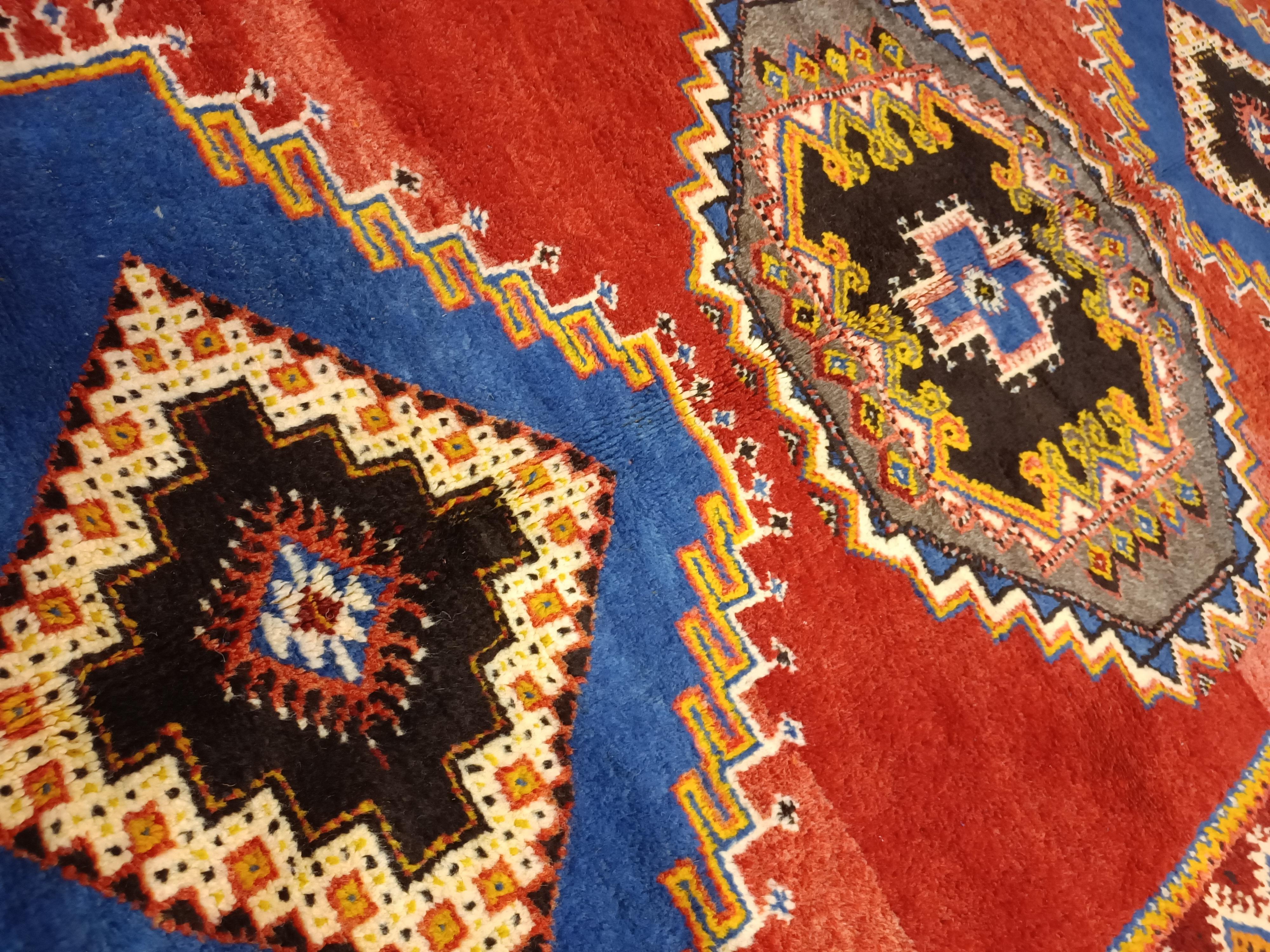 Marocchino Tappeto fatto a mano Tappeti marocchini, Tappeto geometrico rosso Tappeto primitivo in vendita in vendita