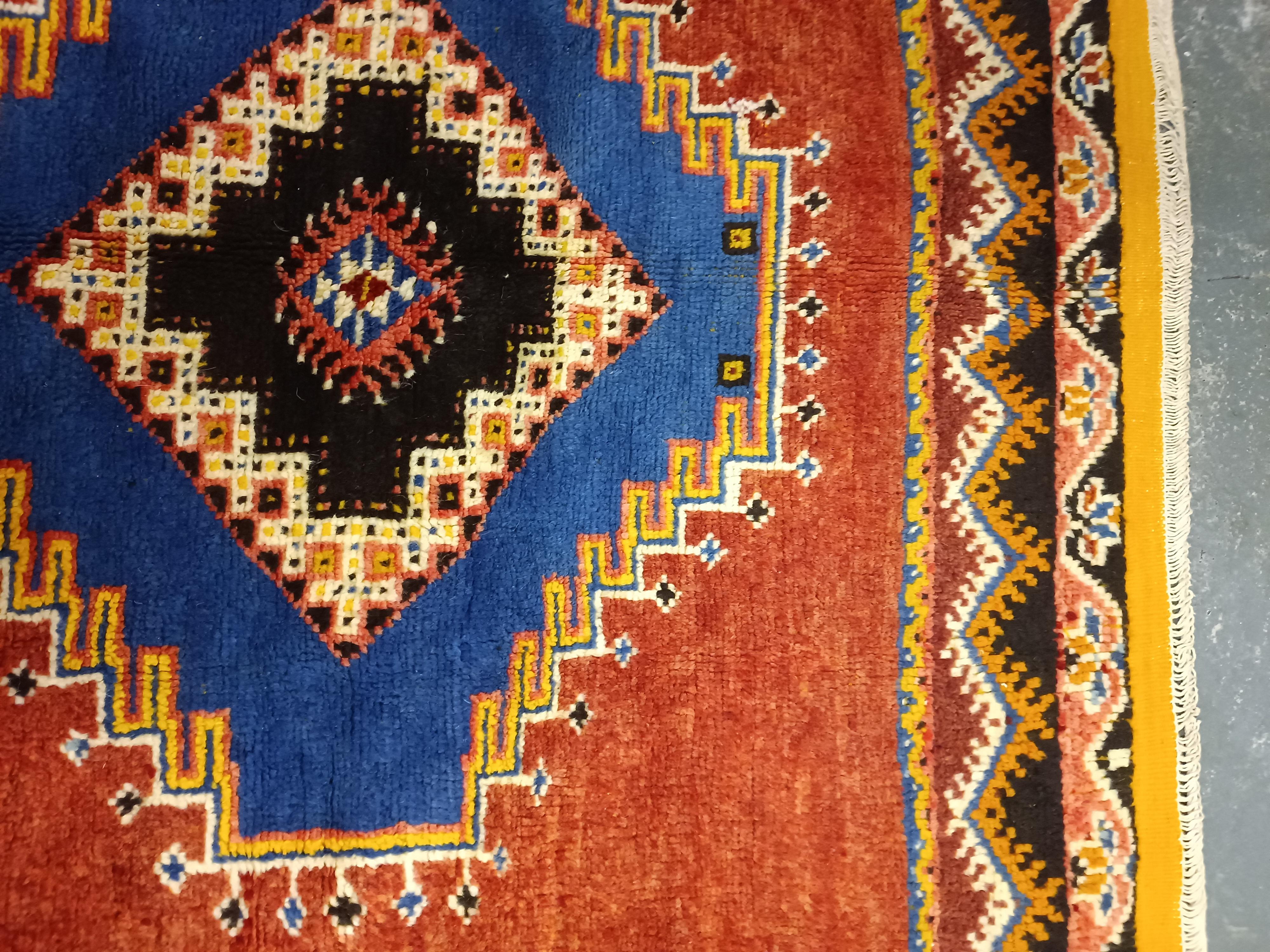 Tintura vegetale Tappeto fatto a mano Tappeti marocchini, Tappeto geometrico rosso Tappeto primitivo in vendita in vendita