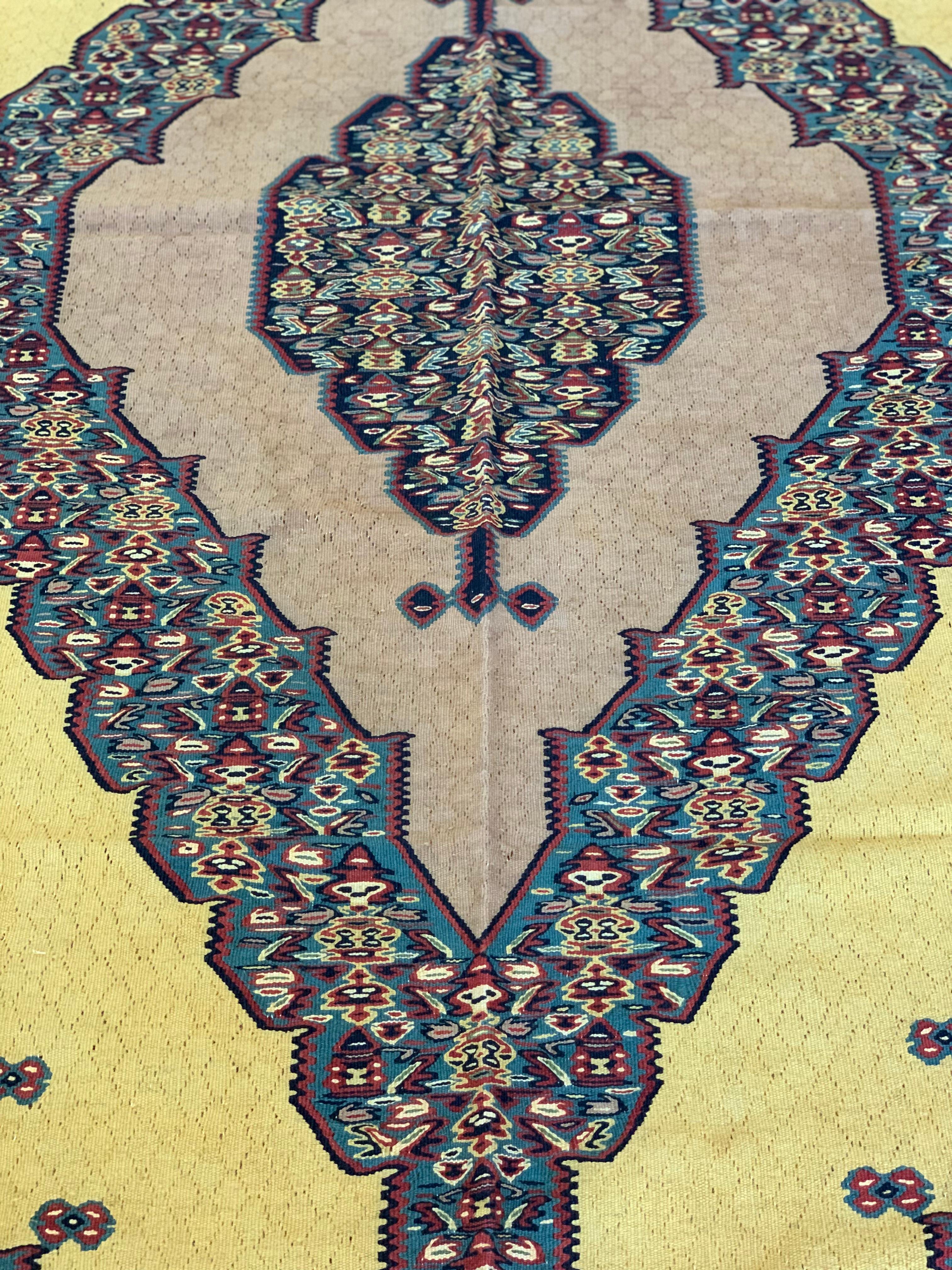 Handmade Carpet Oriental Medallion Kilim Yellow Living Area Rug For Sale 2