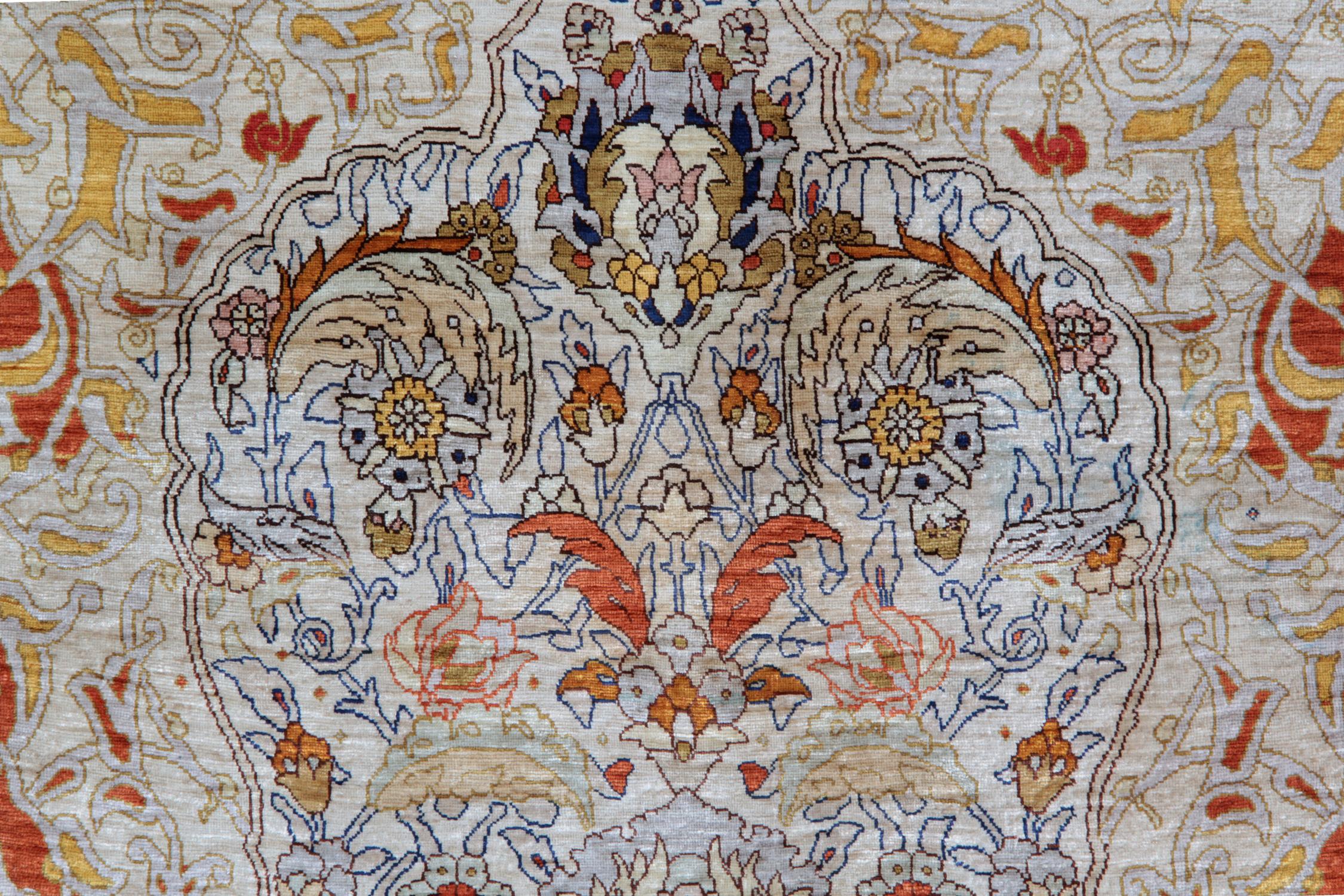Handgefertigter Teppich aus reiner Seide, elegante türkische Hierkeh- orientalische Teppiche (Pflanzlich gefärbt) im Angebot