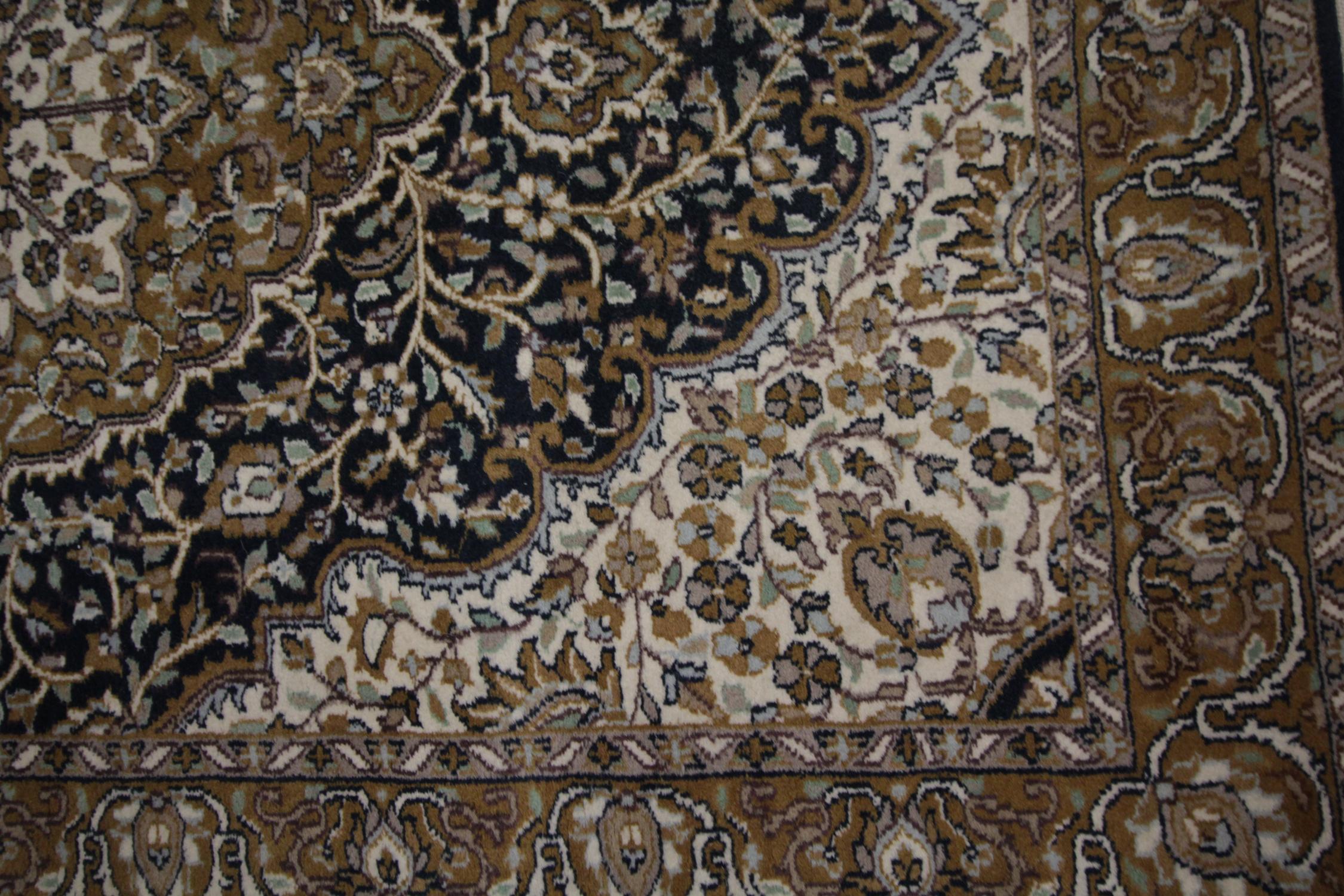 Handgefertigter Teppich Qualität Vintage Indischer Teppich Orientalische Creme Wolle Wohnzimmerteppich (Handgeknüpft) im Angebot