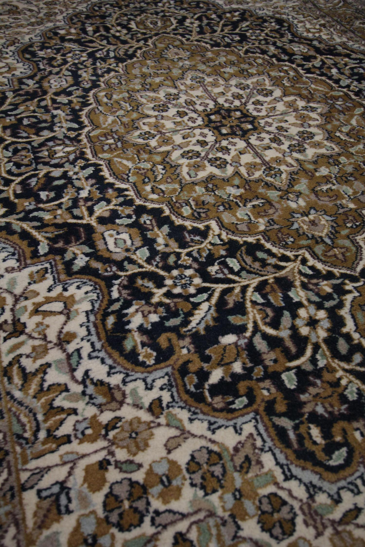 Handgefertigter Teppich Qualität Vintage Indischer Teppich Orientalische Creme Wolle Wohnzimmerteppich im Zustand „Hervorragend“ im Angebot in Hampshire, GB