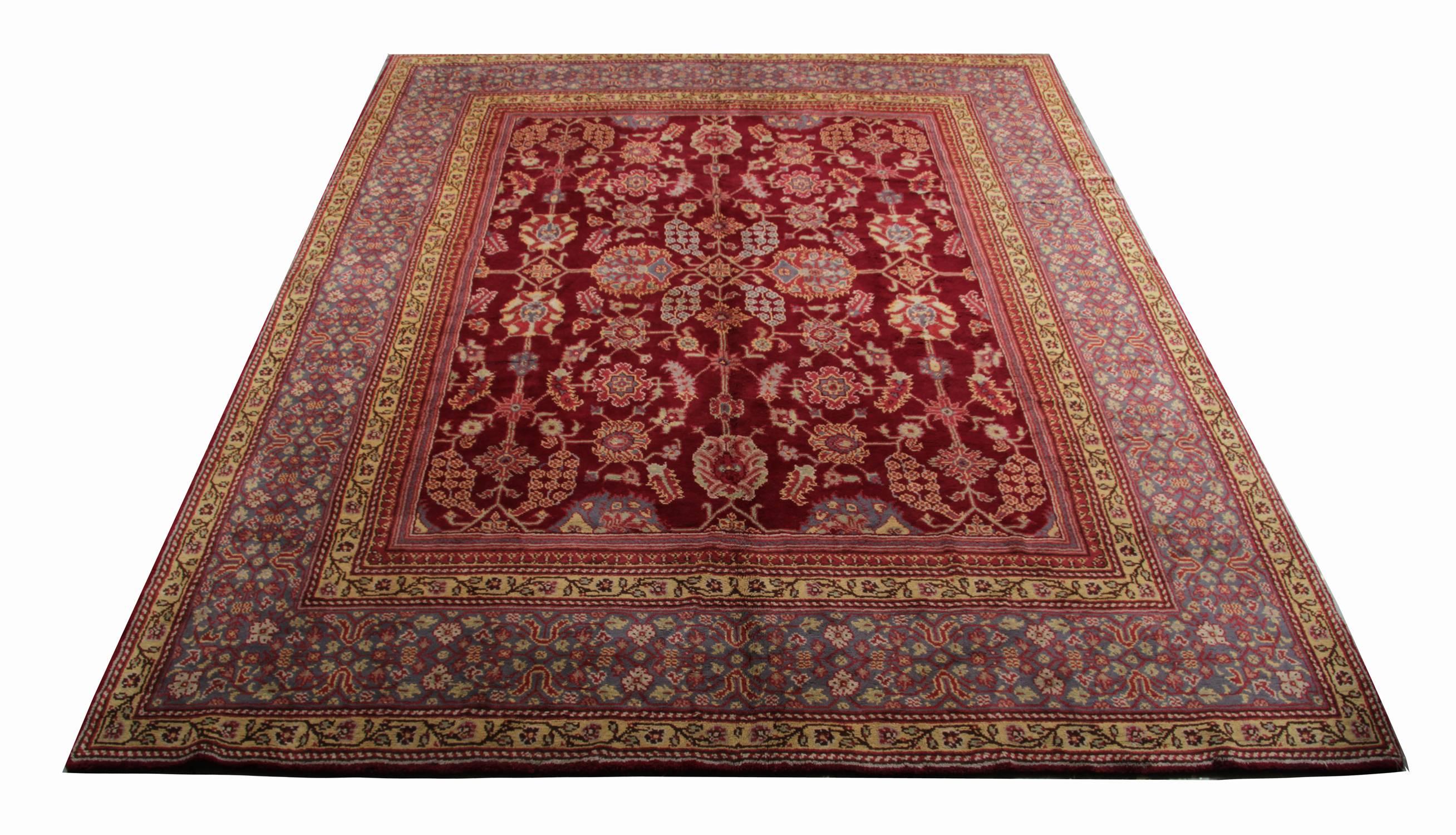 Antigua alfombra inglesa hecha a mano Axminster es muy famosa como alfombra inglesa de diseño en excelente estado, circa 1880s.
Esta alfombra roja con motivos tradicionales tiene un diseño de lo más elegante con atractivas combinaciones de colores.