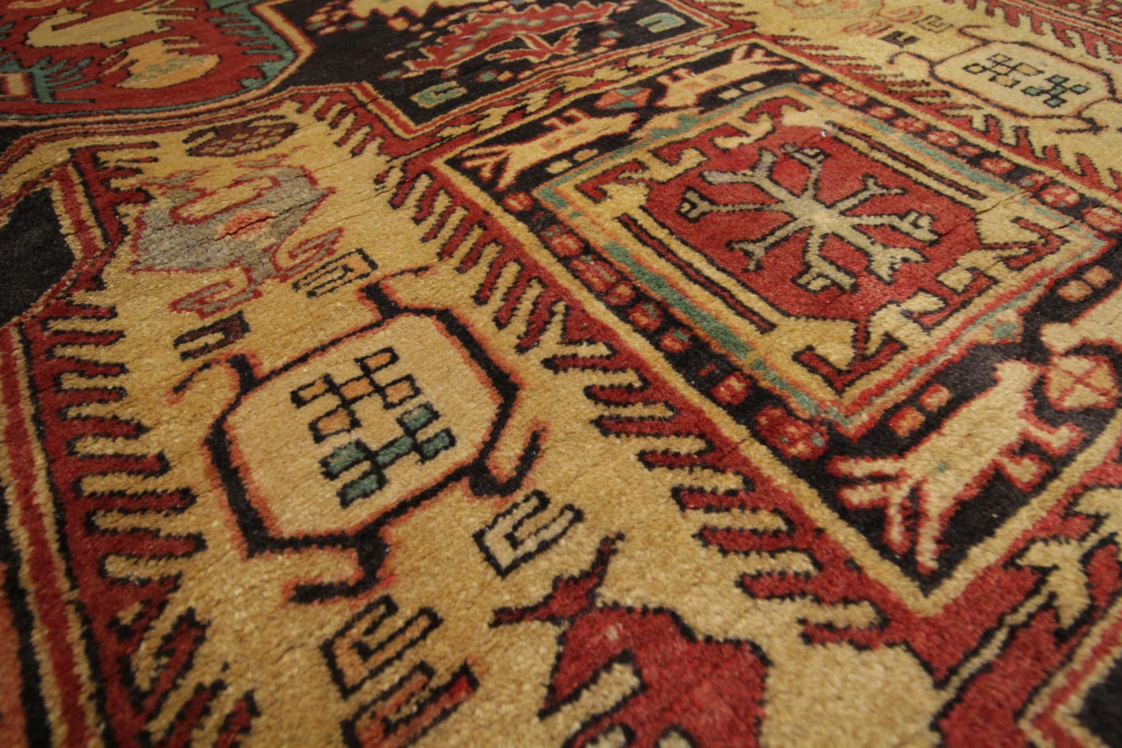 Handgefertigte Teppiche, antike Teppiche, geometrischer Stair-Läufer, Orientteppich (Handgeknüpft) im Angebot