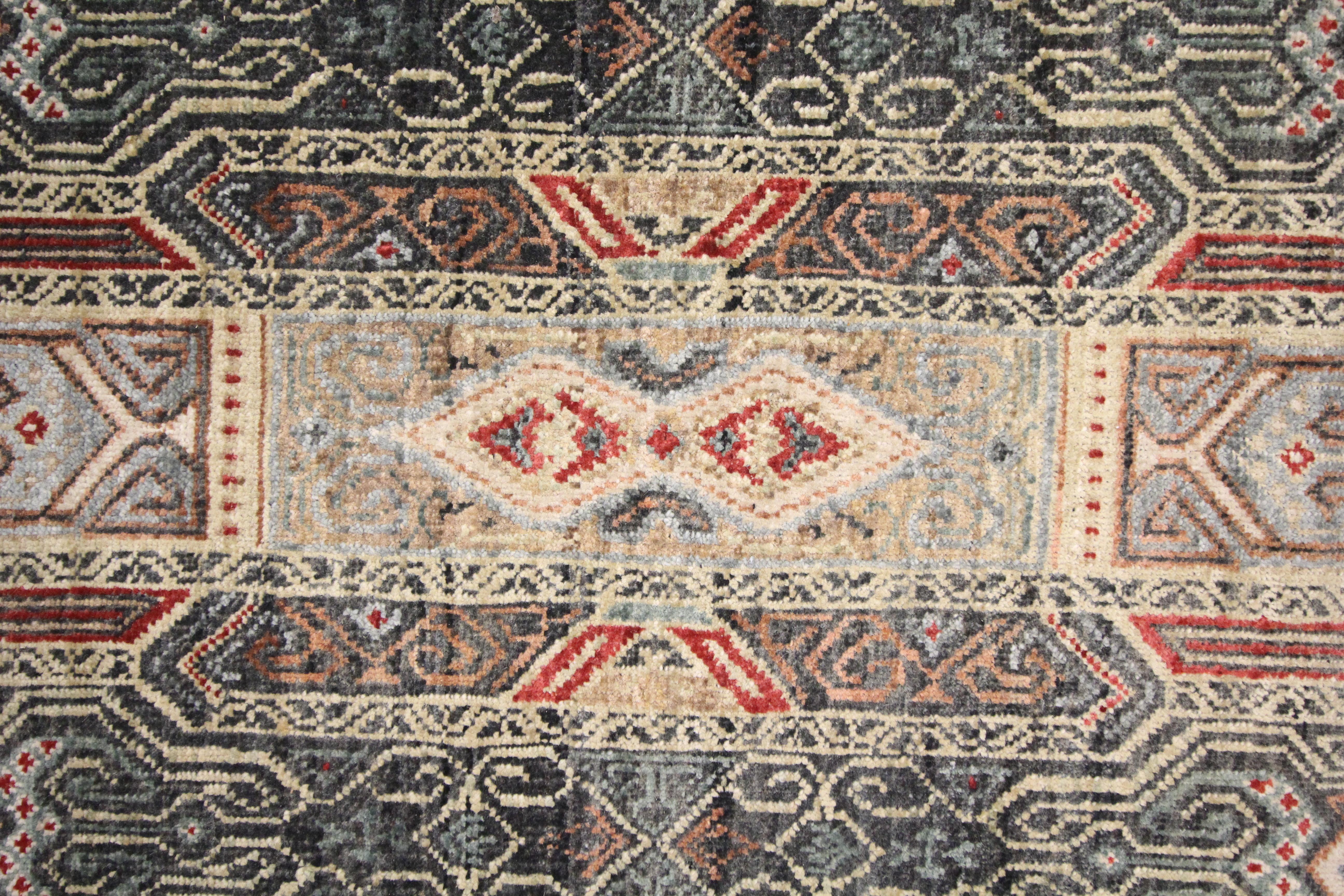 Handmade Carpet Traditional Indian Wool Area Rug Beige Green Geometric In Excellent Condition For Sale In Hampshire, GB