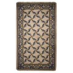 Traditioneller handgefertigter, geometrischer, portugiesischer Teppich mit Gobelinstickerei