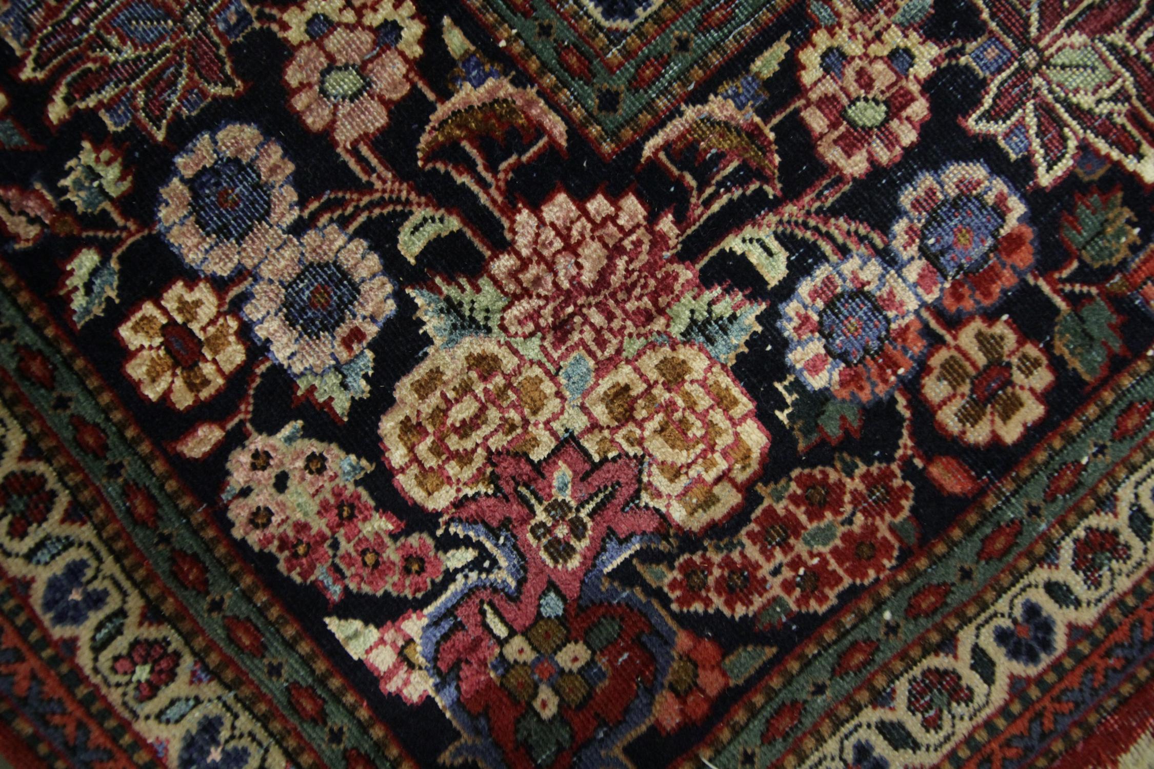 Handgefertigter Teppich Baum des Lebens Vintage Wohnzimmer Teppich Rot Orientalischer Teppich zu verkaufen (Pflanzlich gefärbt) im Angebot