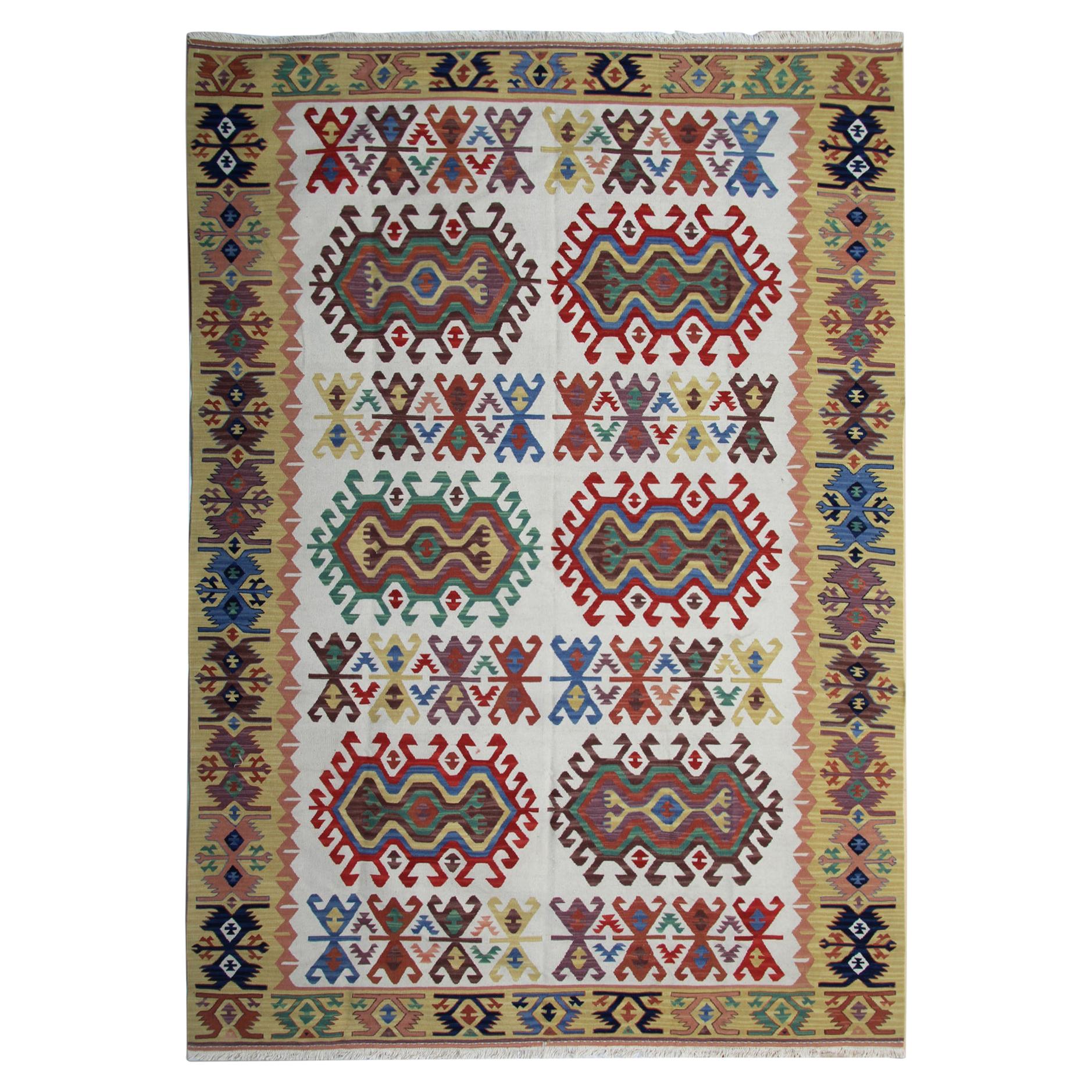 Handgefertigter Teppich, Stammeskunst, Kelim-Teppich, geometrischer grüner und cremefarbener Teppich