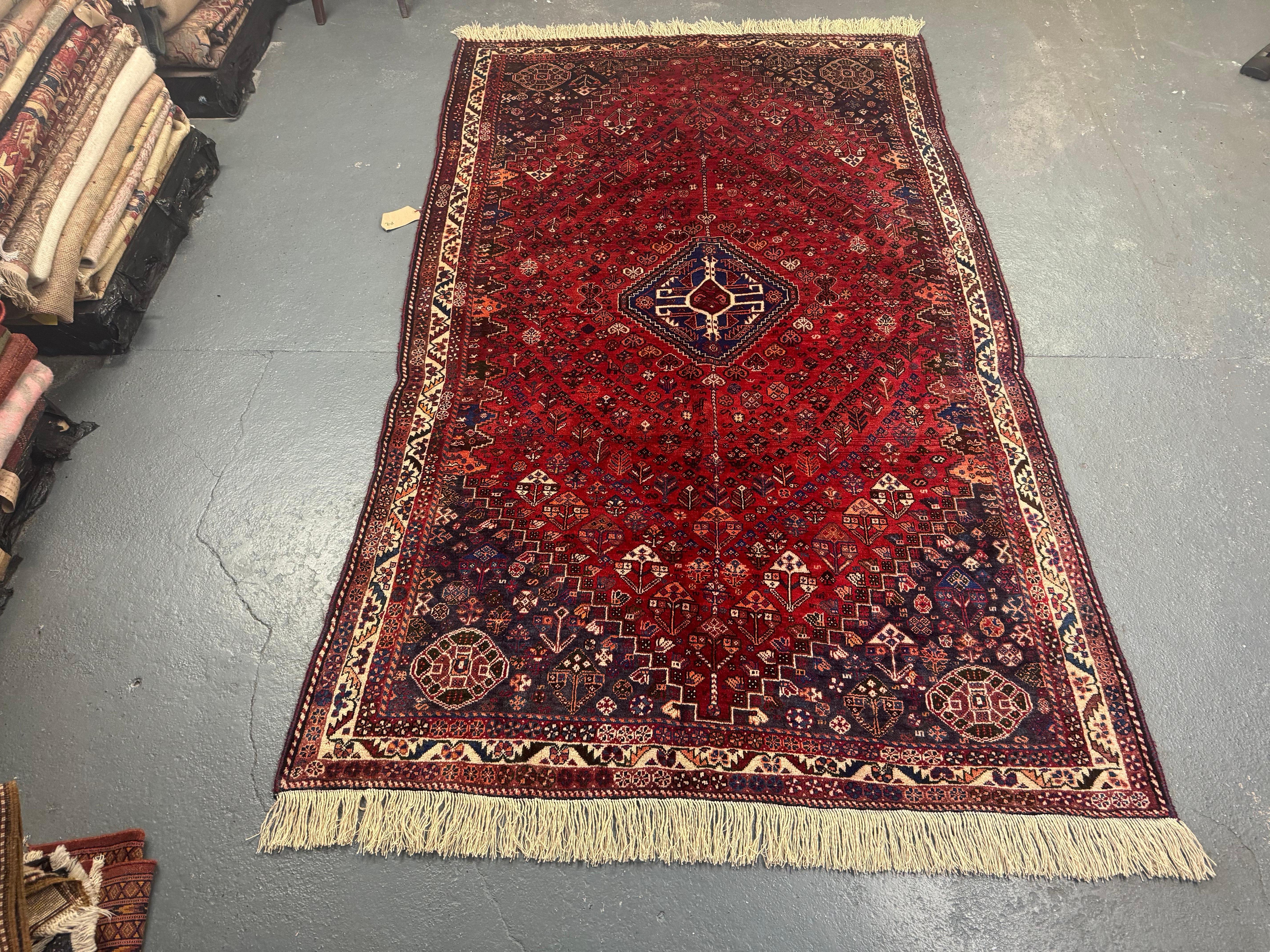 Alfombra hecha a mano Alfombra Tribal Qashqai, Alfombra Persa Rústica Vintage Patrón Vegetal en venta 1