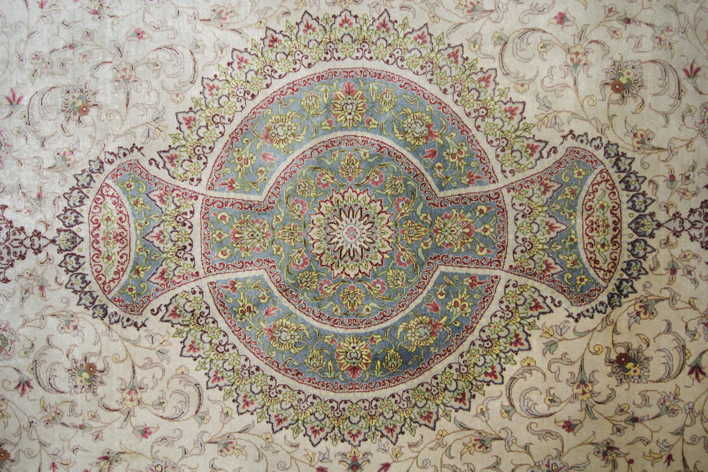 Handgefertigter türkischer Seidenteppich, traditioneller grüner orientalischer Teppich (Türkisch) im Angebot