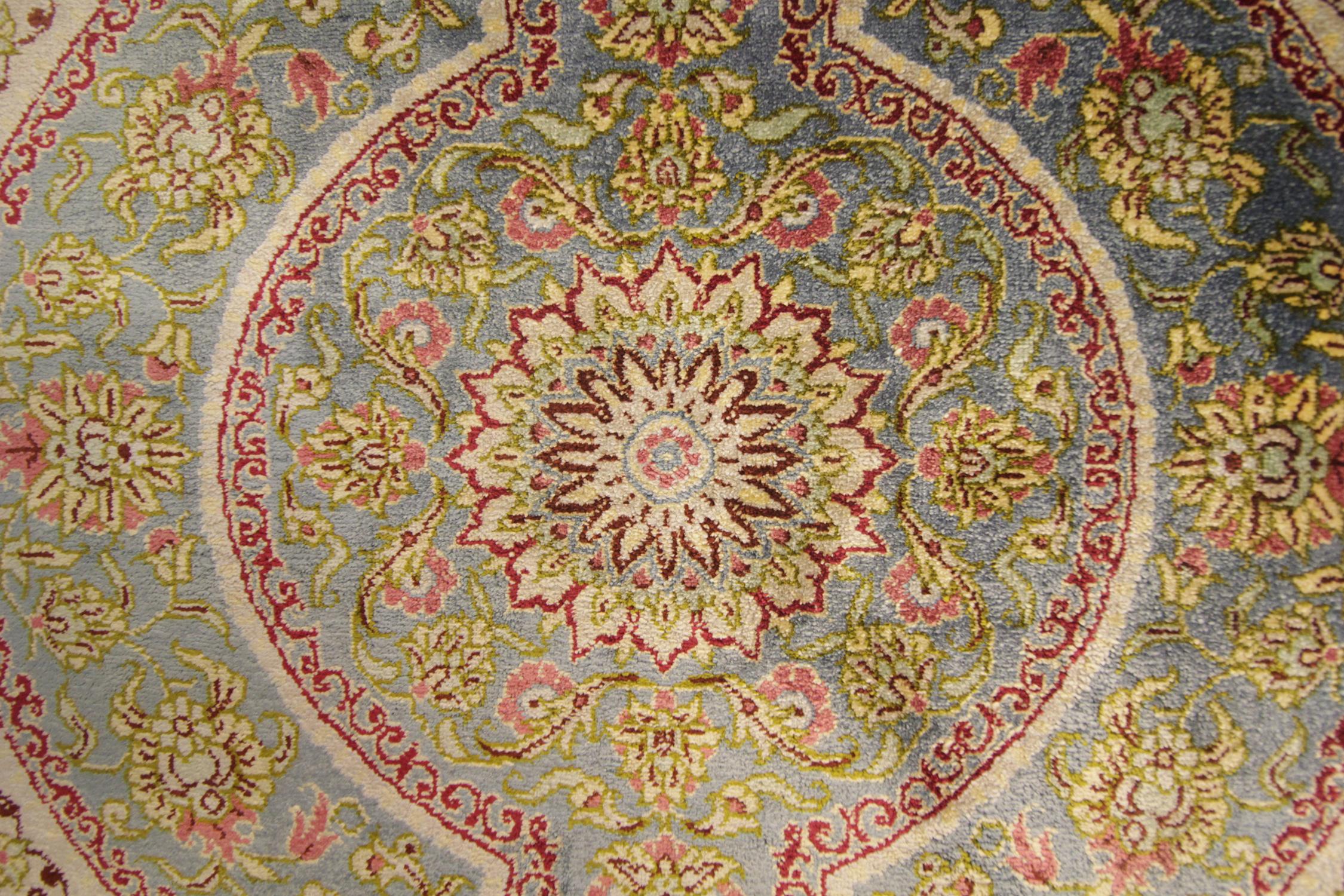 Handgefertigter türkischer Seidenteppich, traditioneller grüner orientalischer Teppich (Handgeknüpft) im Angebot