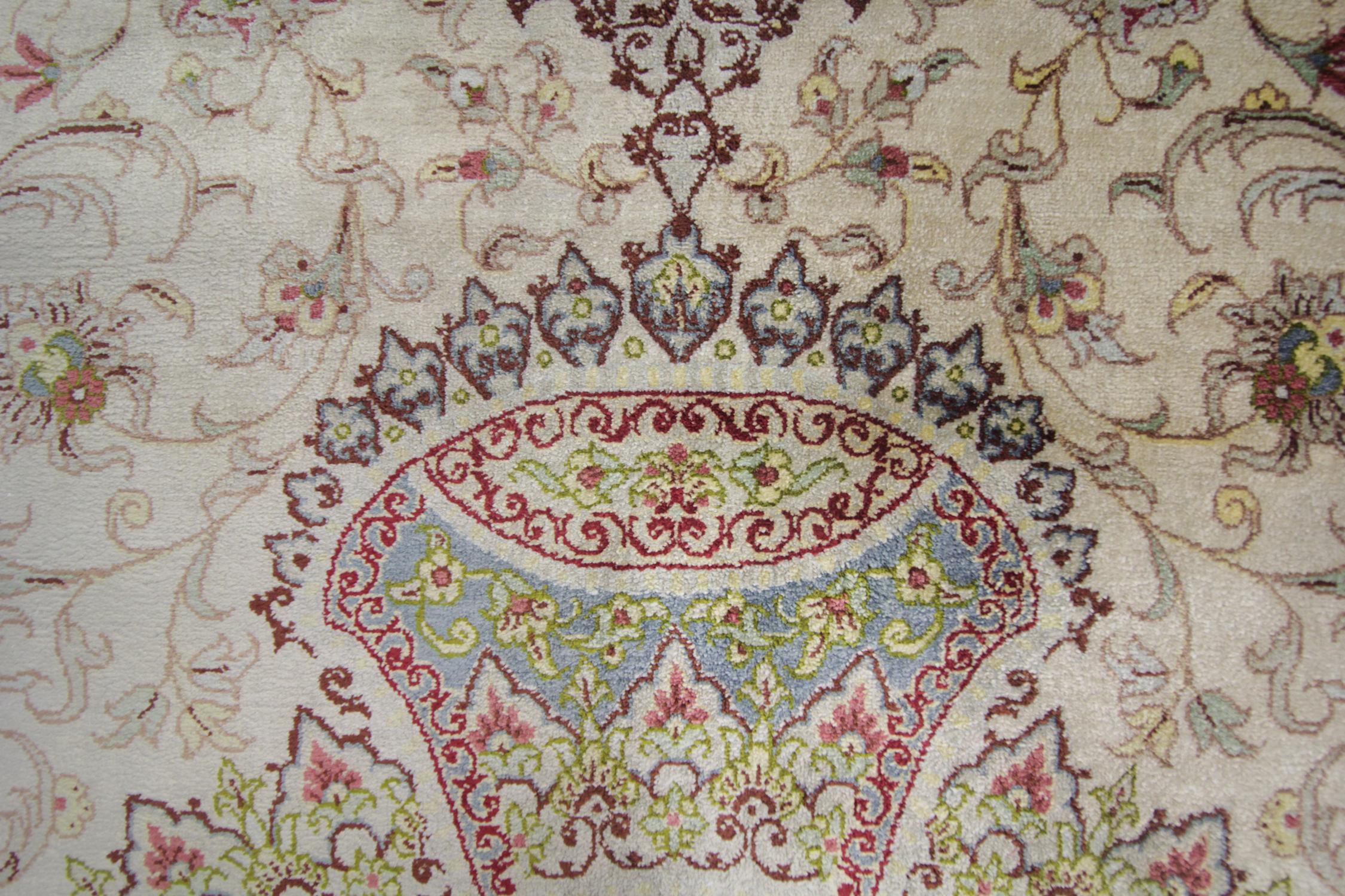 Handgefertigter türkischer Seidenteppich, traditioneller grüner orientalischer Teppich (19. Jahrhundert) im Angebot
